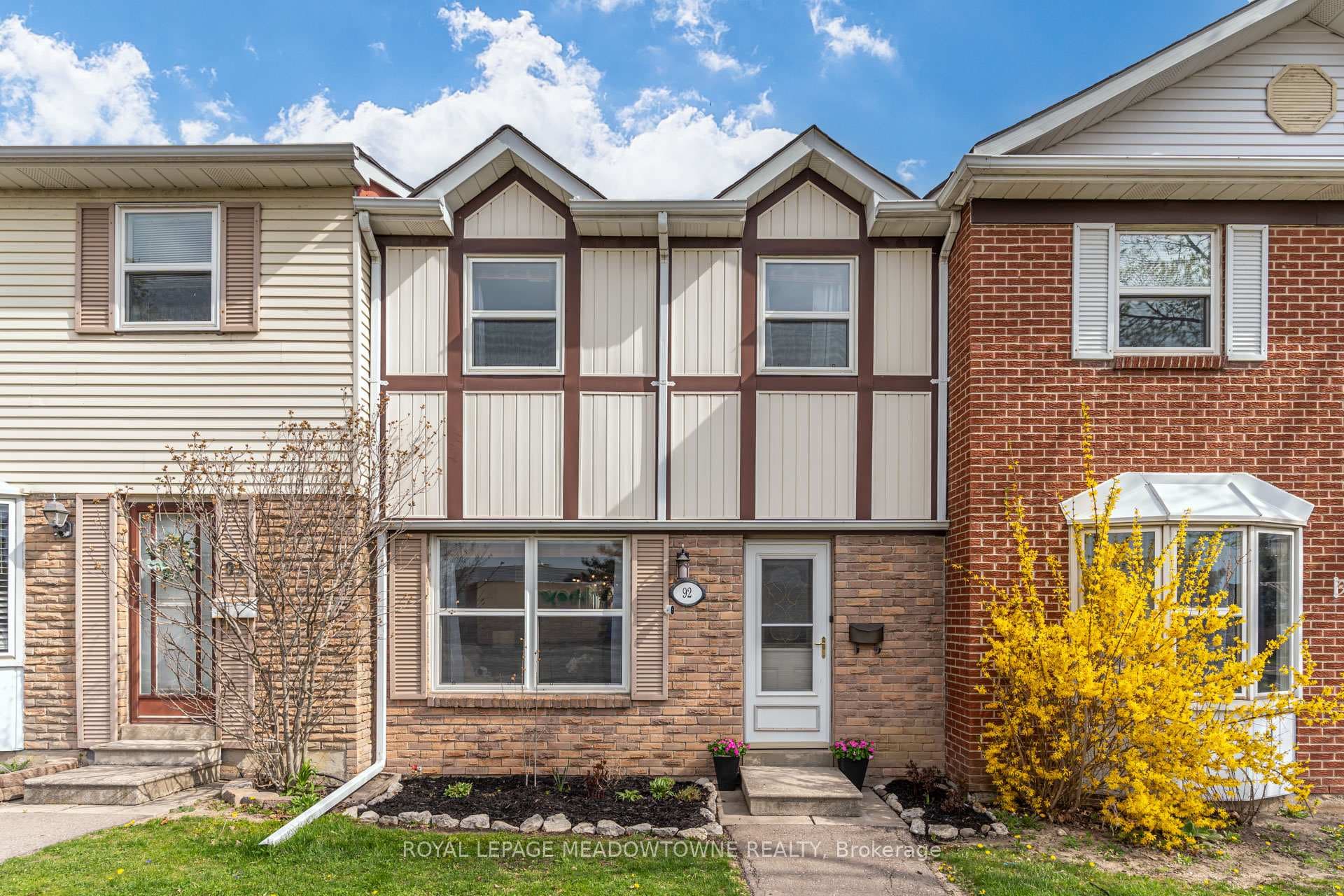 92 Morley Crescent photo 1