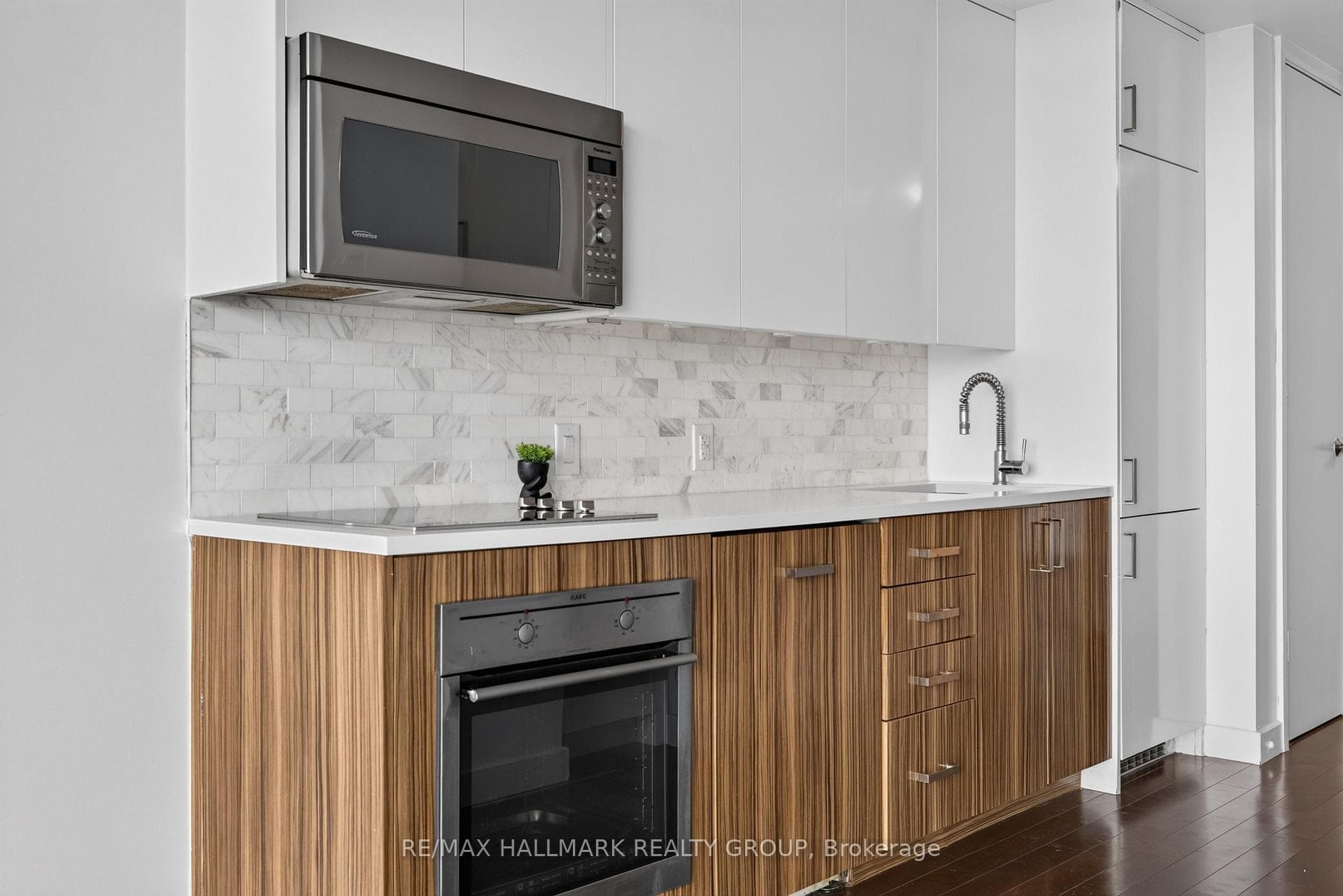 201 Parkdale Avenue Unit 807 photo 19