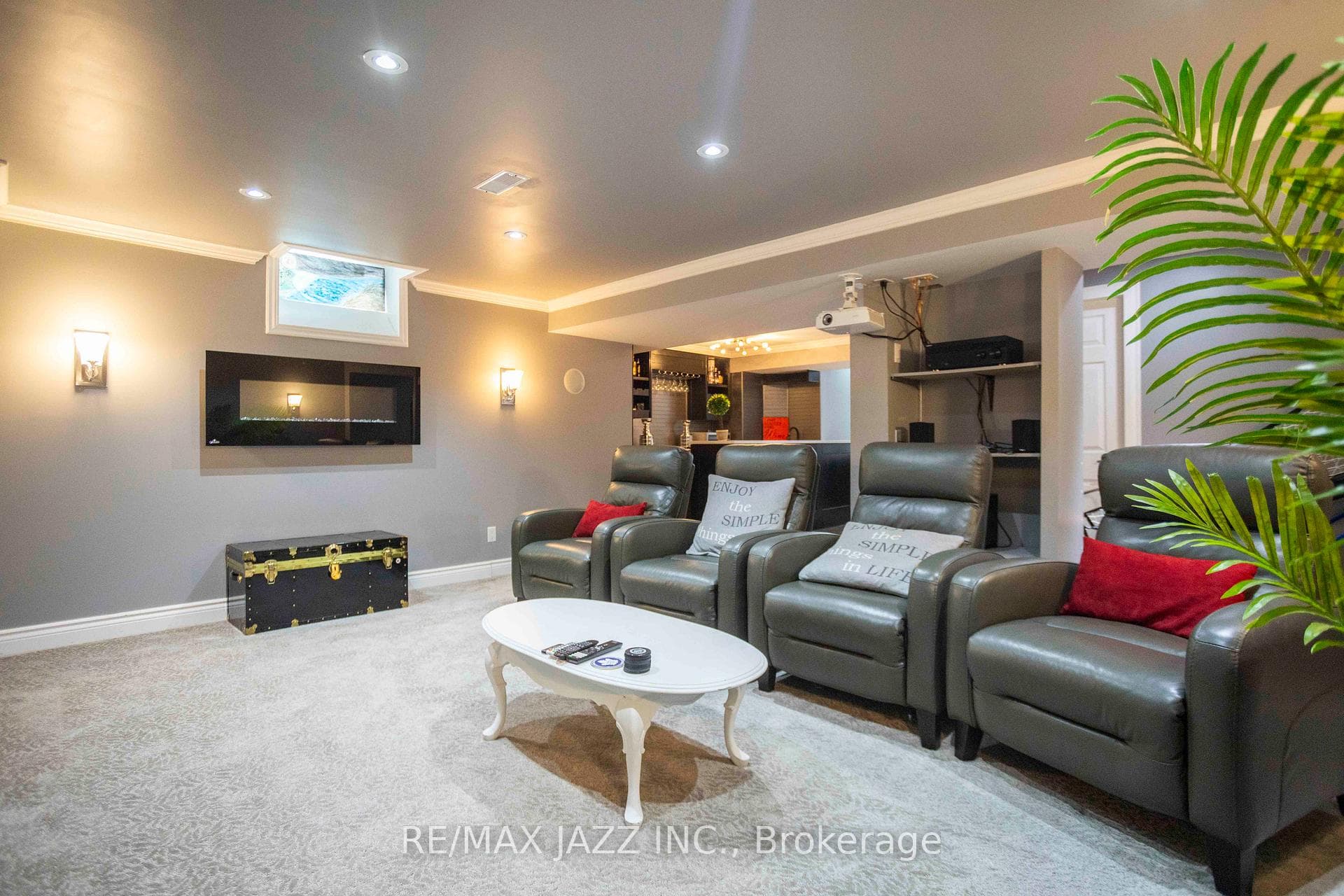 Basement rec room with b/i surround sound!