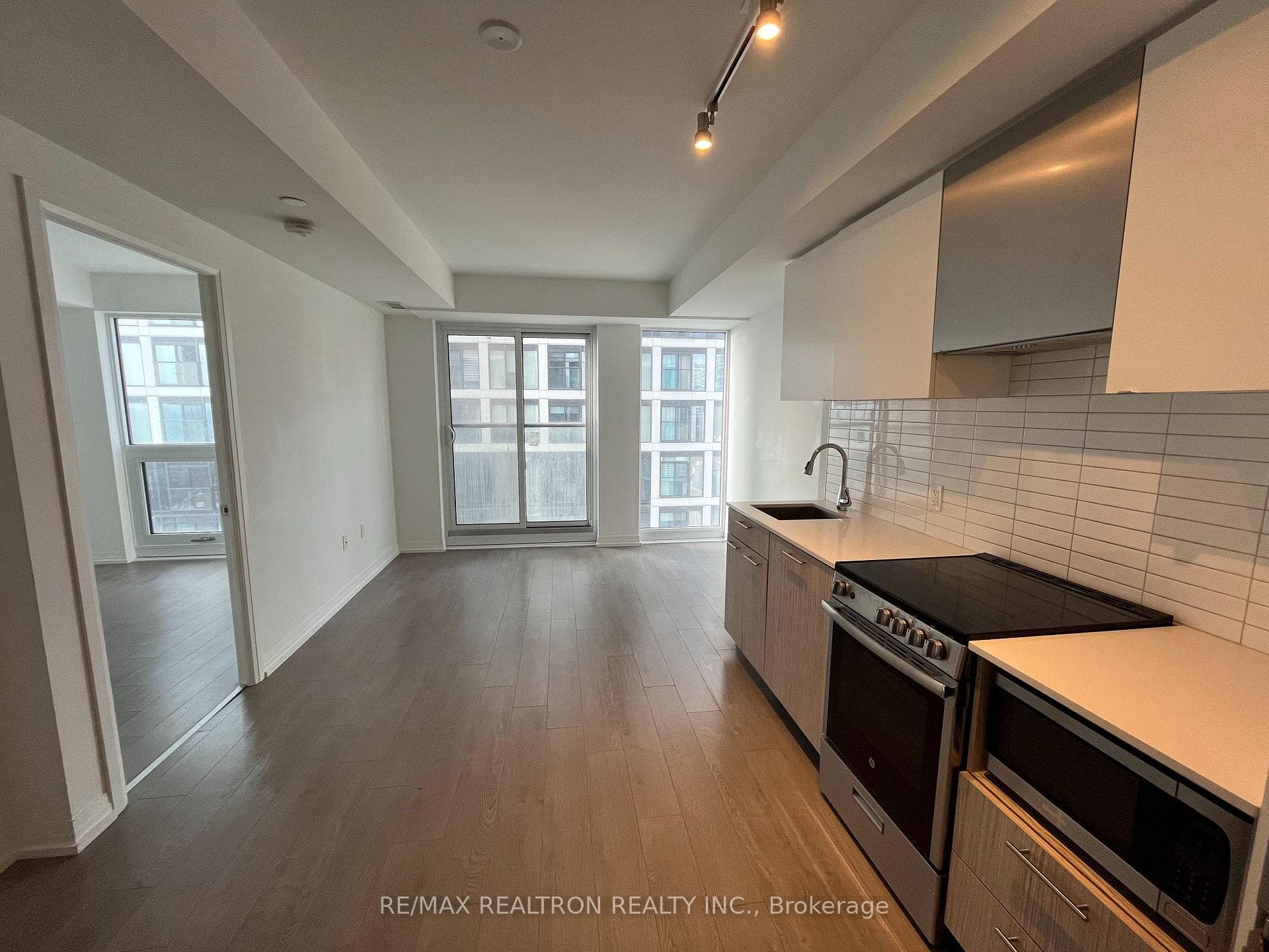 251 Jarvis Street Unit 2404 photo 3