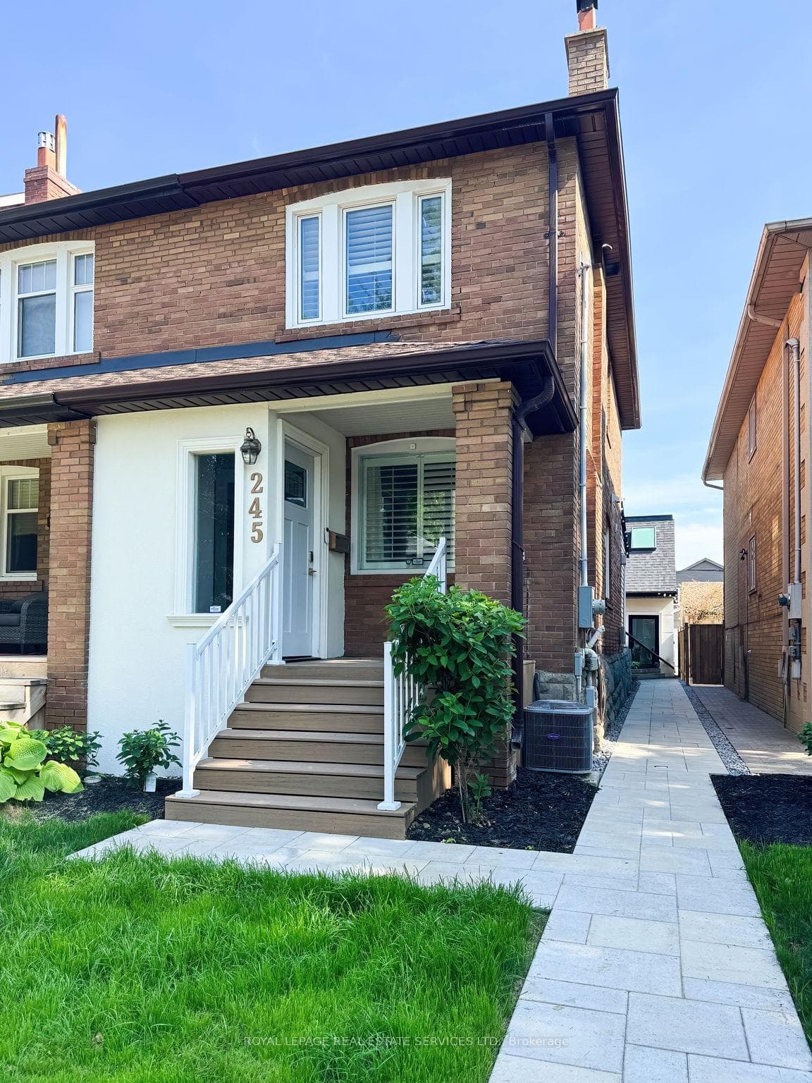 245 Woburn Avenue photo 1