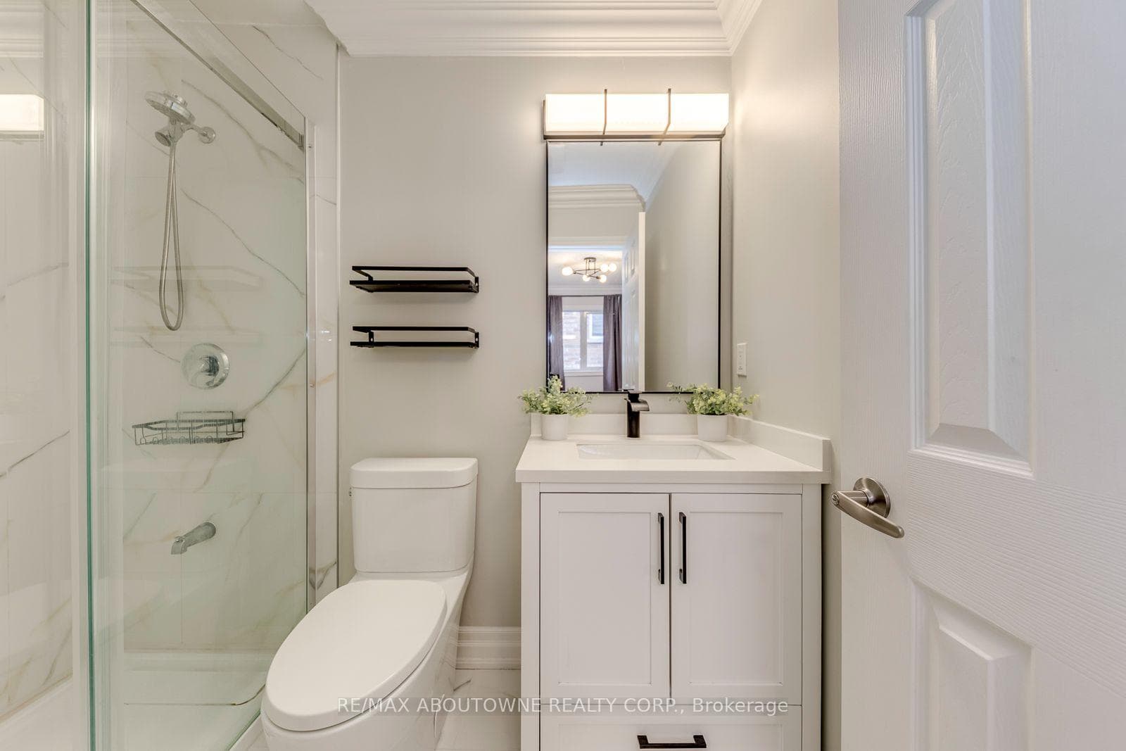 2067 Helmsley Avenue photo 31