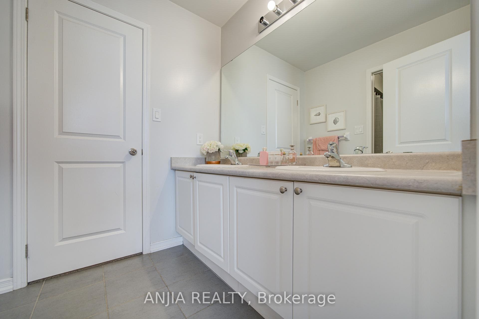 56 Stockell Crescent photo 32