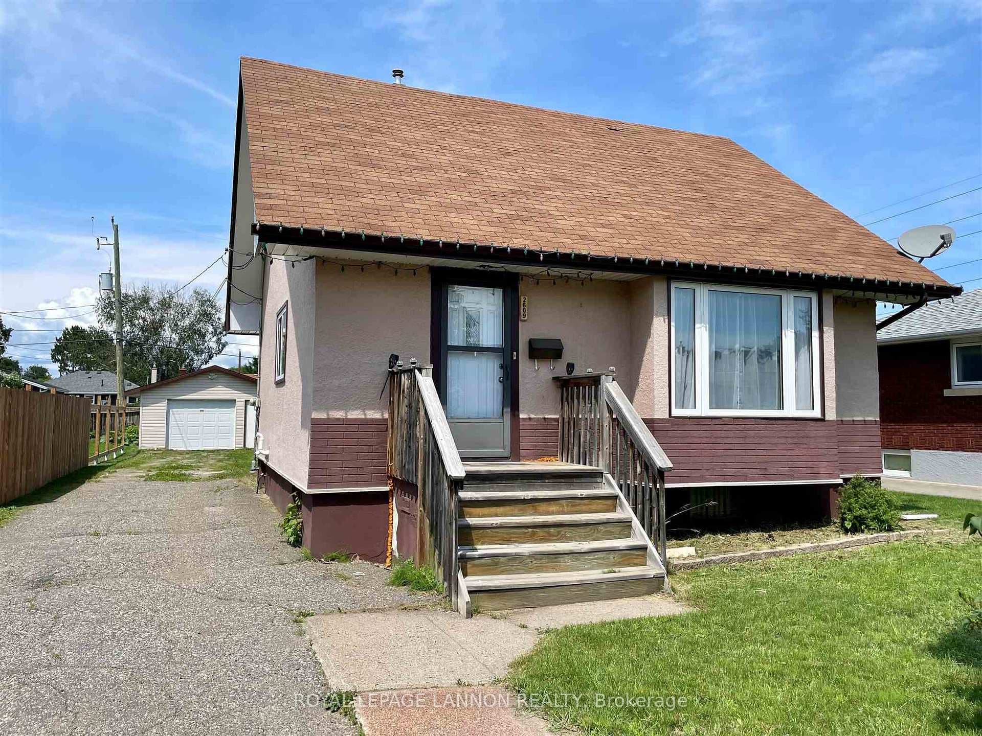 2609 Moodie Street photo 1
