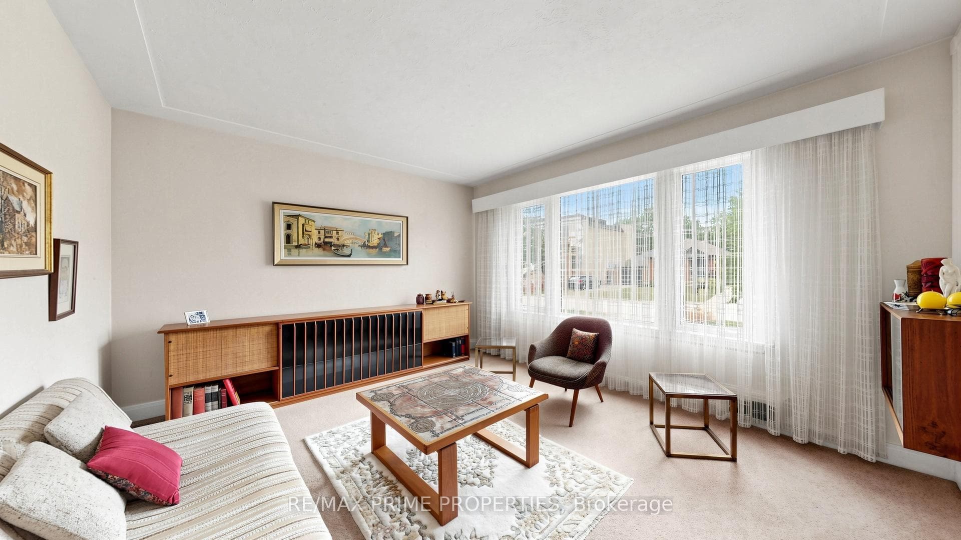 33 Irvington Crescent photo 2