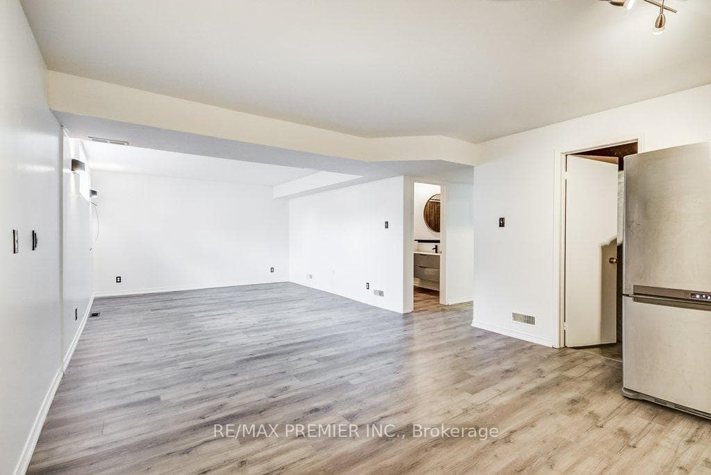 985 Caledonia Road Unit Bsmt photo 6
