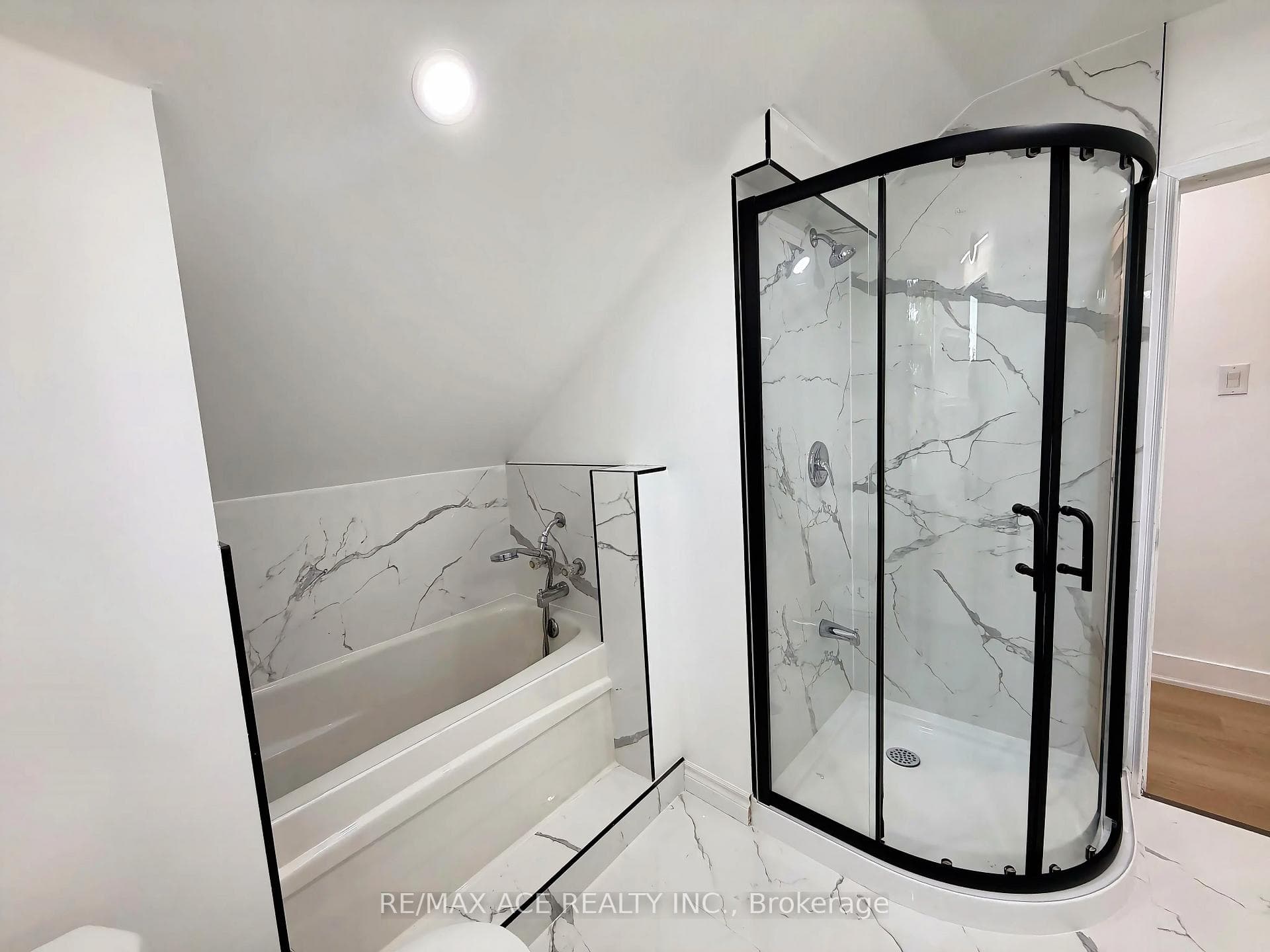 123 Oakwood Avenue photo 15