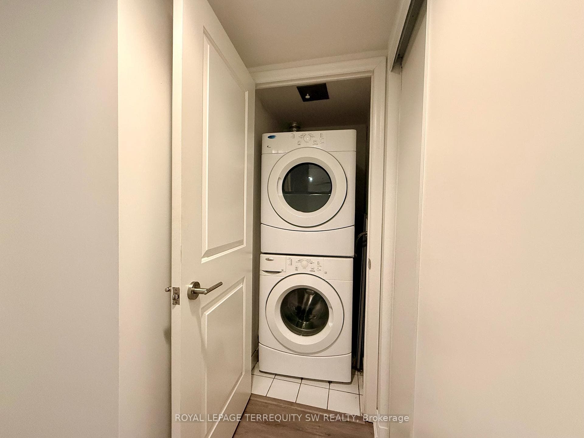 35 Bastion Street Unit 625 photo 14