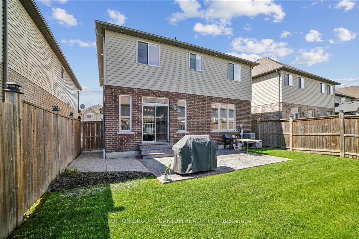 92 Garinger Crescent photo 40