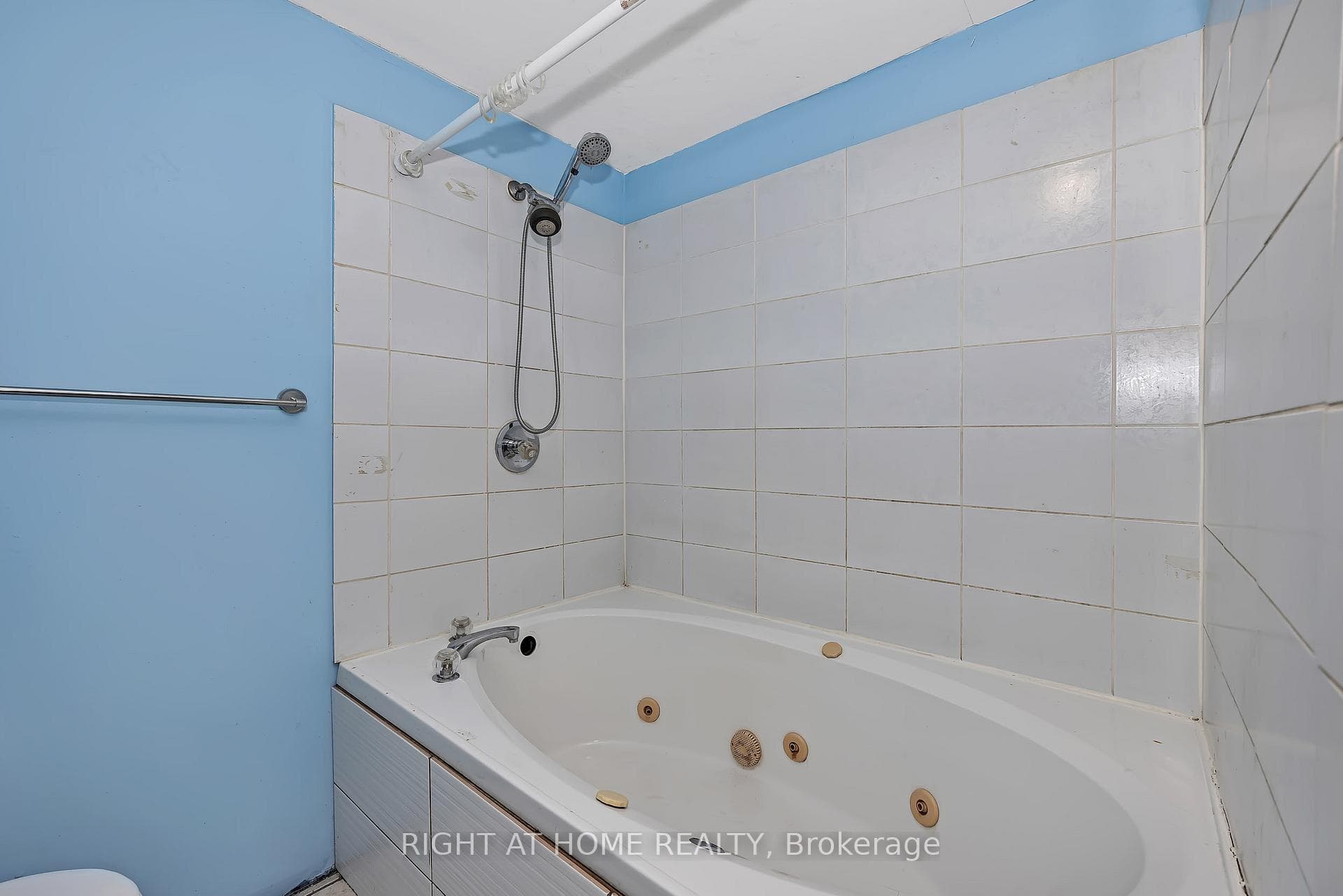 24 Largo Crescent photo 39