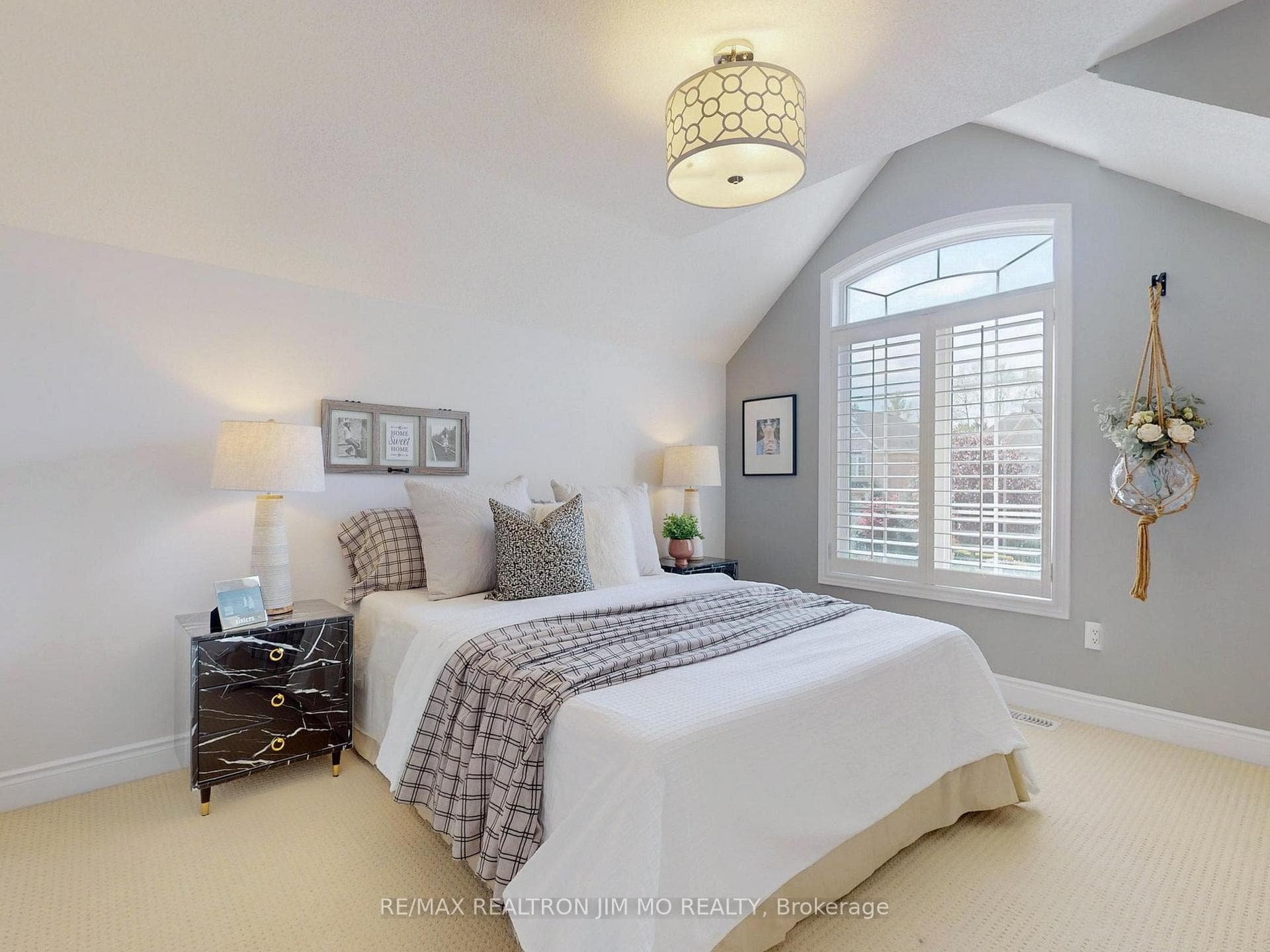 1066 Nellie Little Crescent photo 28