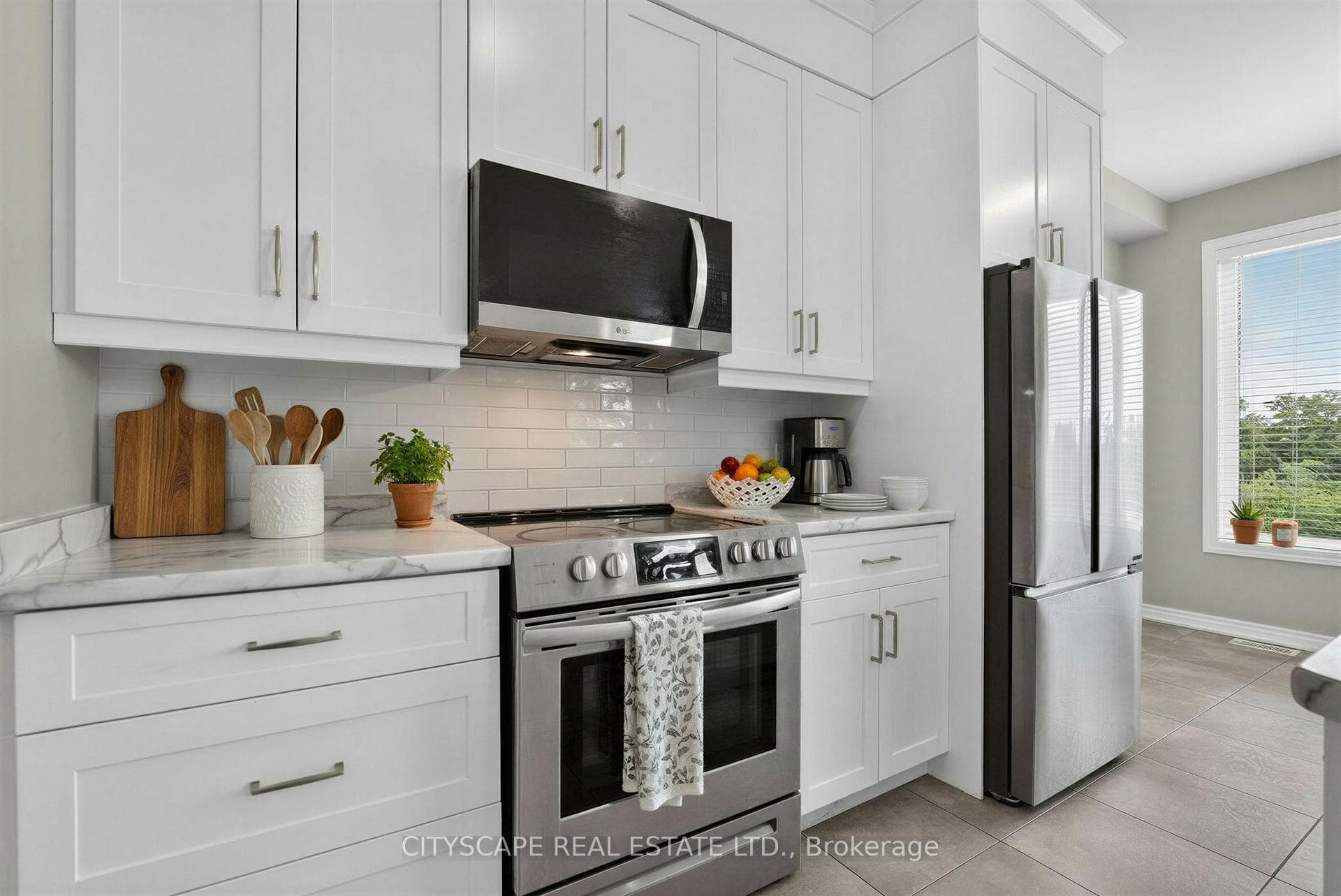 27 Lamb Crescent photo 20