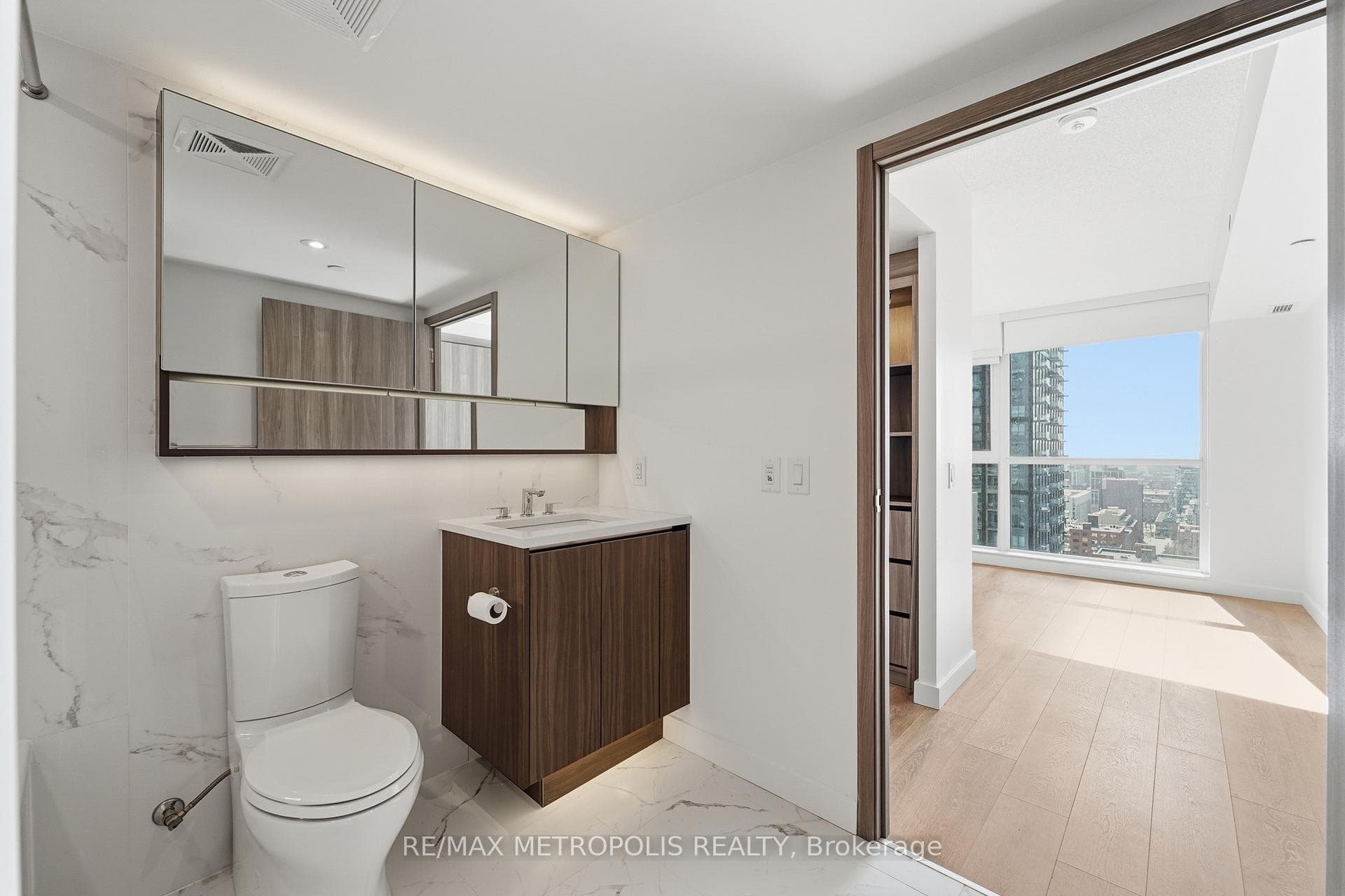 38 Widmer Street Unit 2711 photo 19