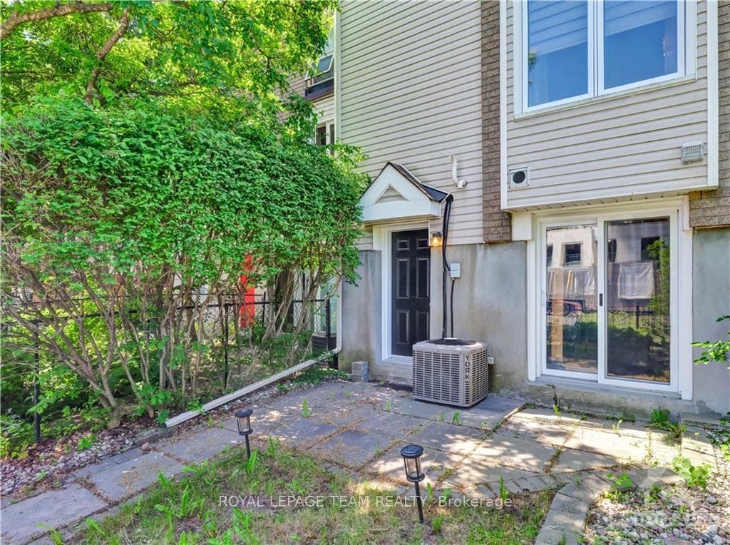 53 THORNBURY Crescent photo 28