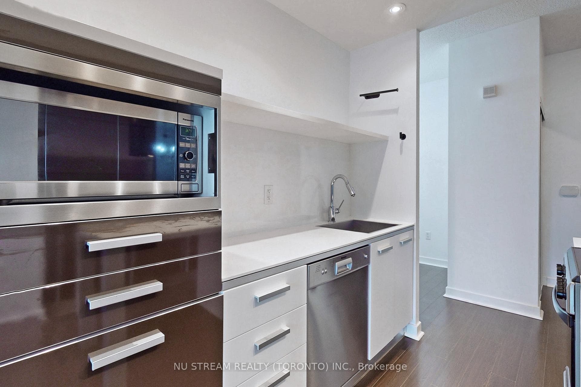 38 Dan Leckie Way Unit 2010 photo 11