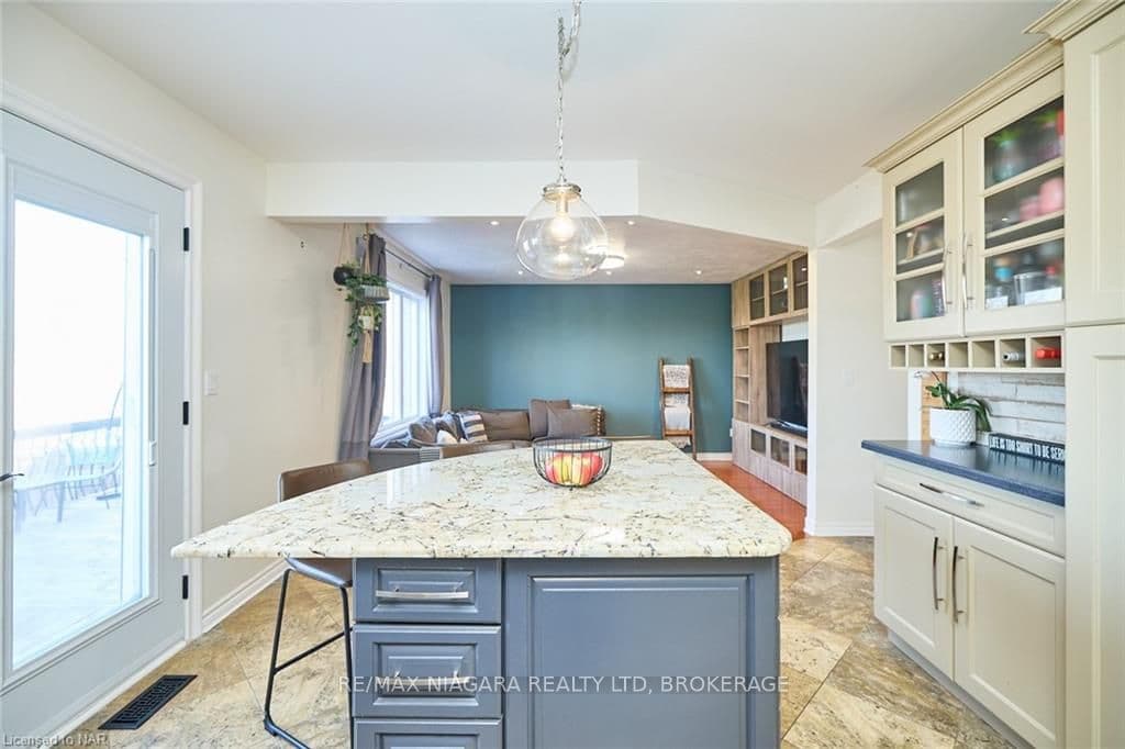 247 BALSAM Street photo 20