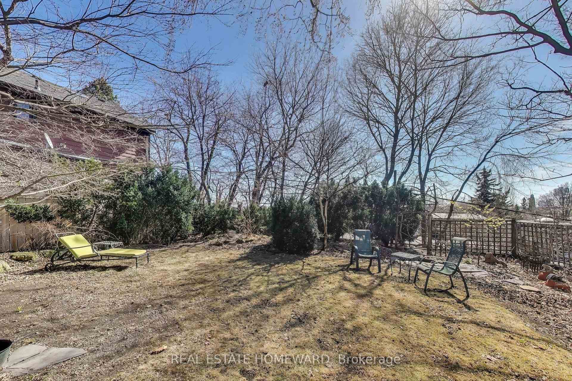 49 Hogarth Avenue photo 32