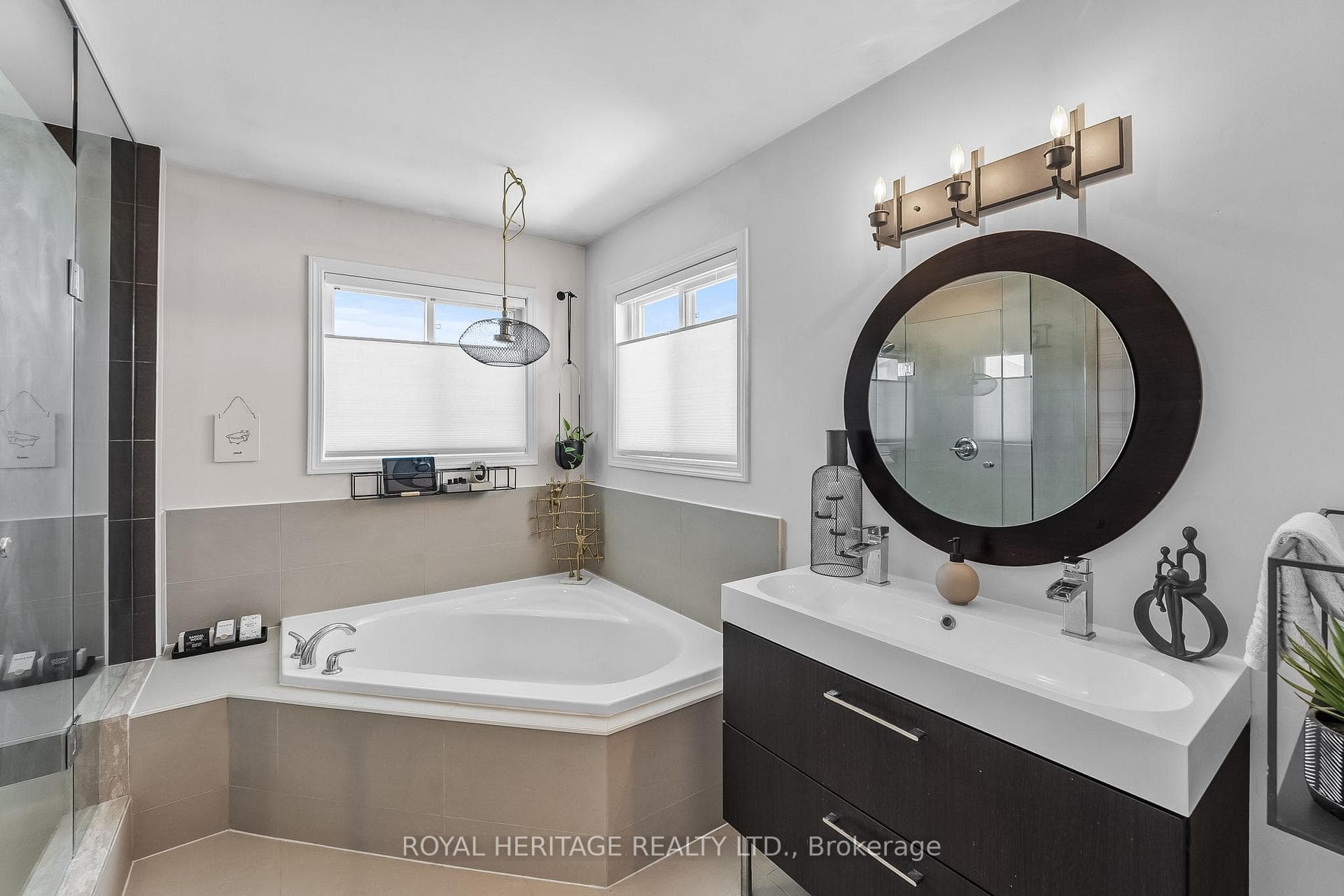 127 Laprade Square photo 21