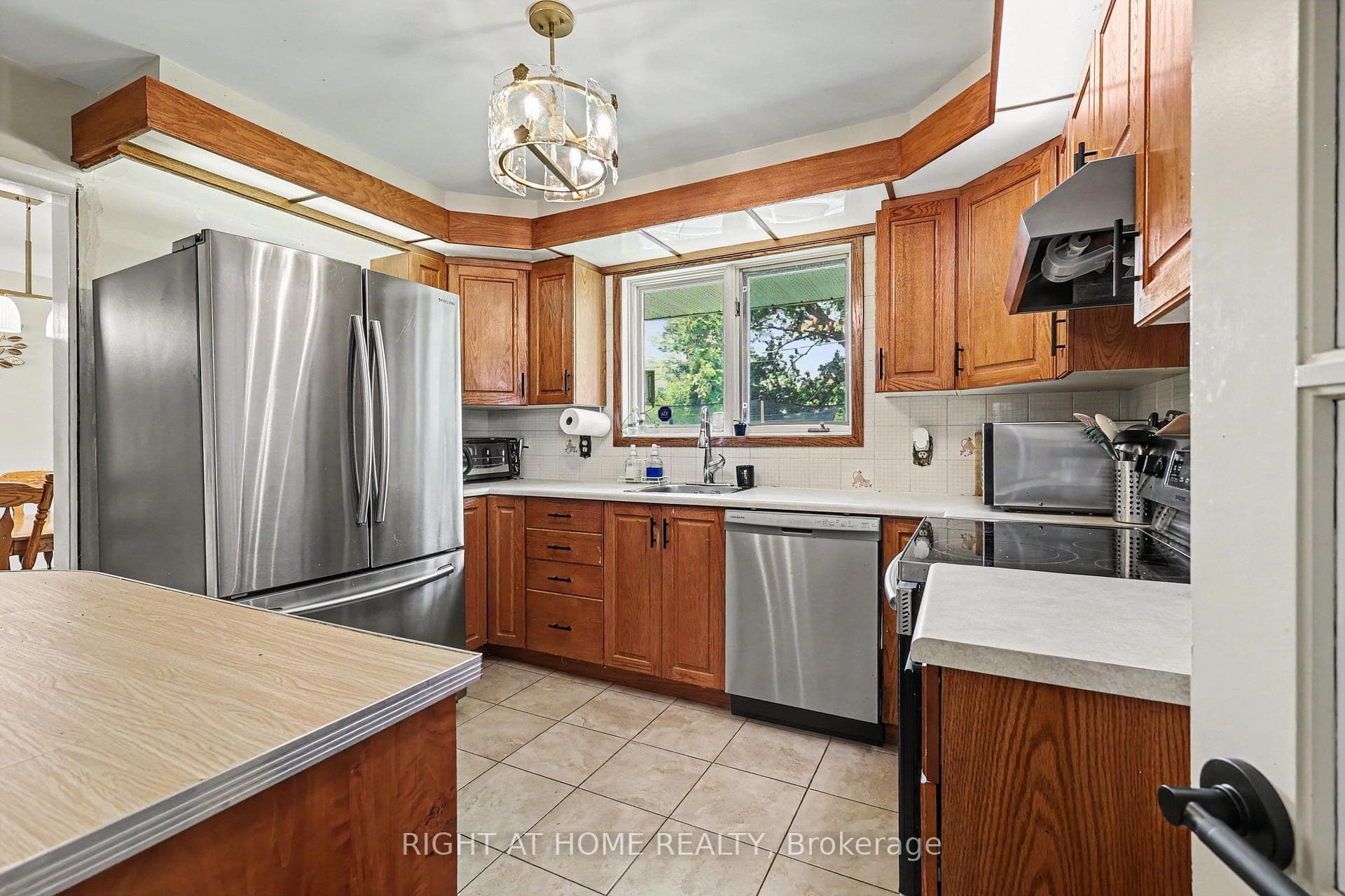 1640 FISHER Avenue photo 7