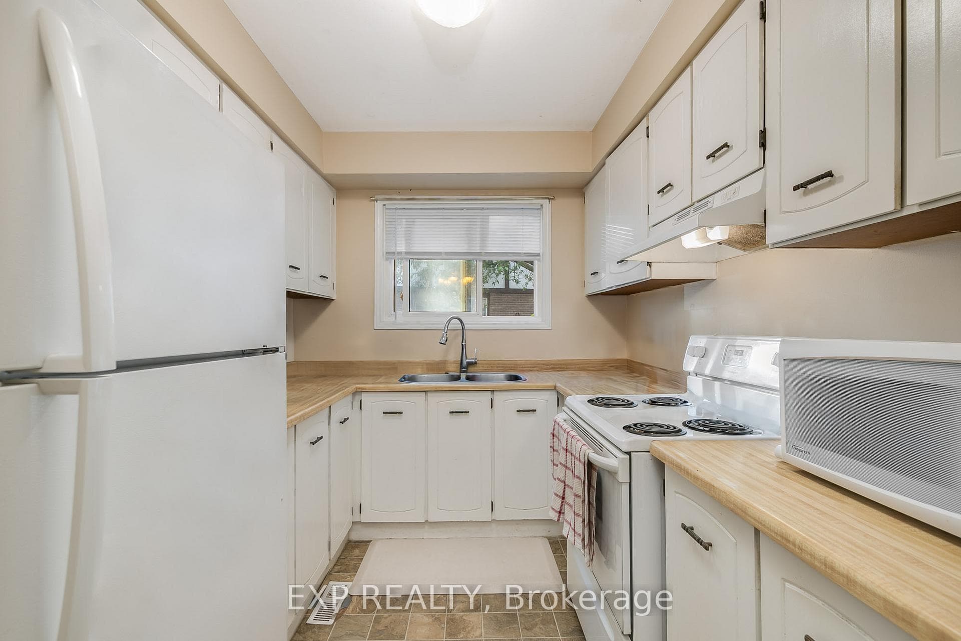 46 Cedarwoods Crescent Unit 1 photo 8