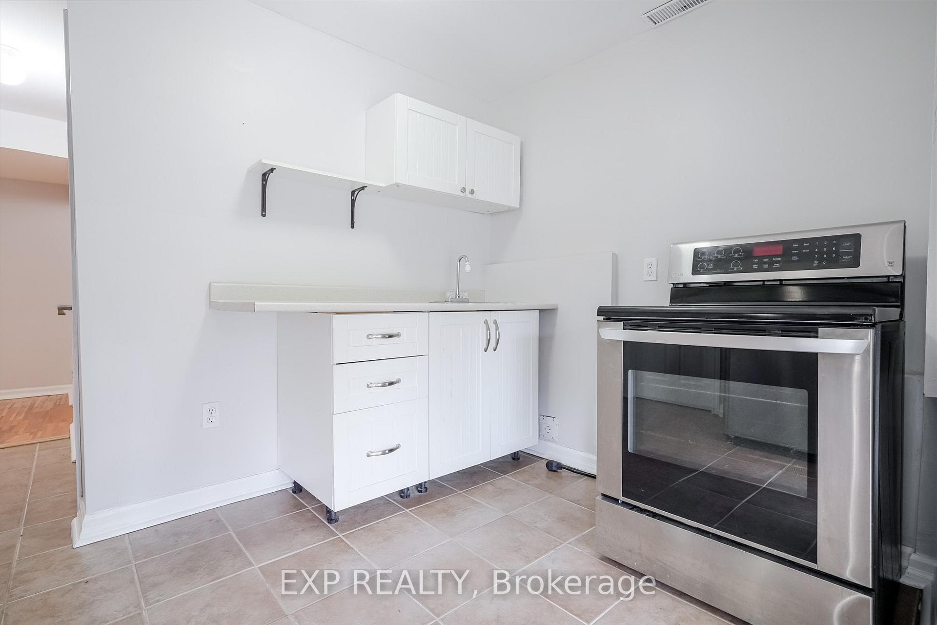 75 Hutton Place photo 40