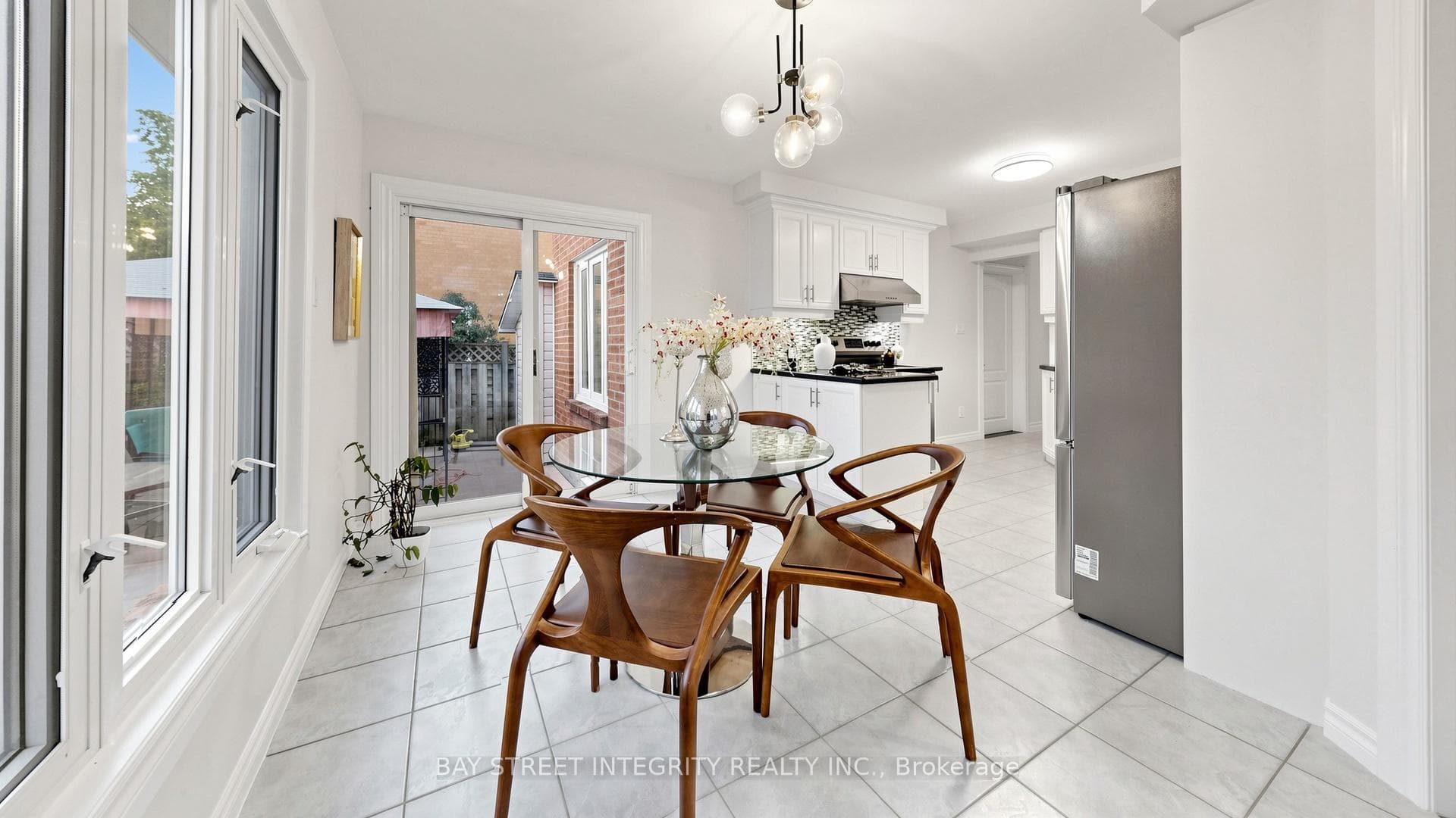 158 Largo Crescent photo 22
