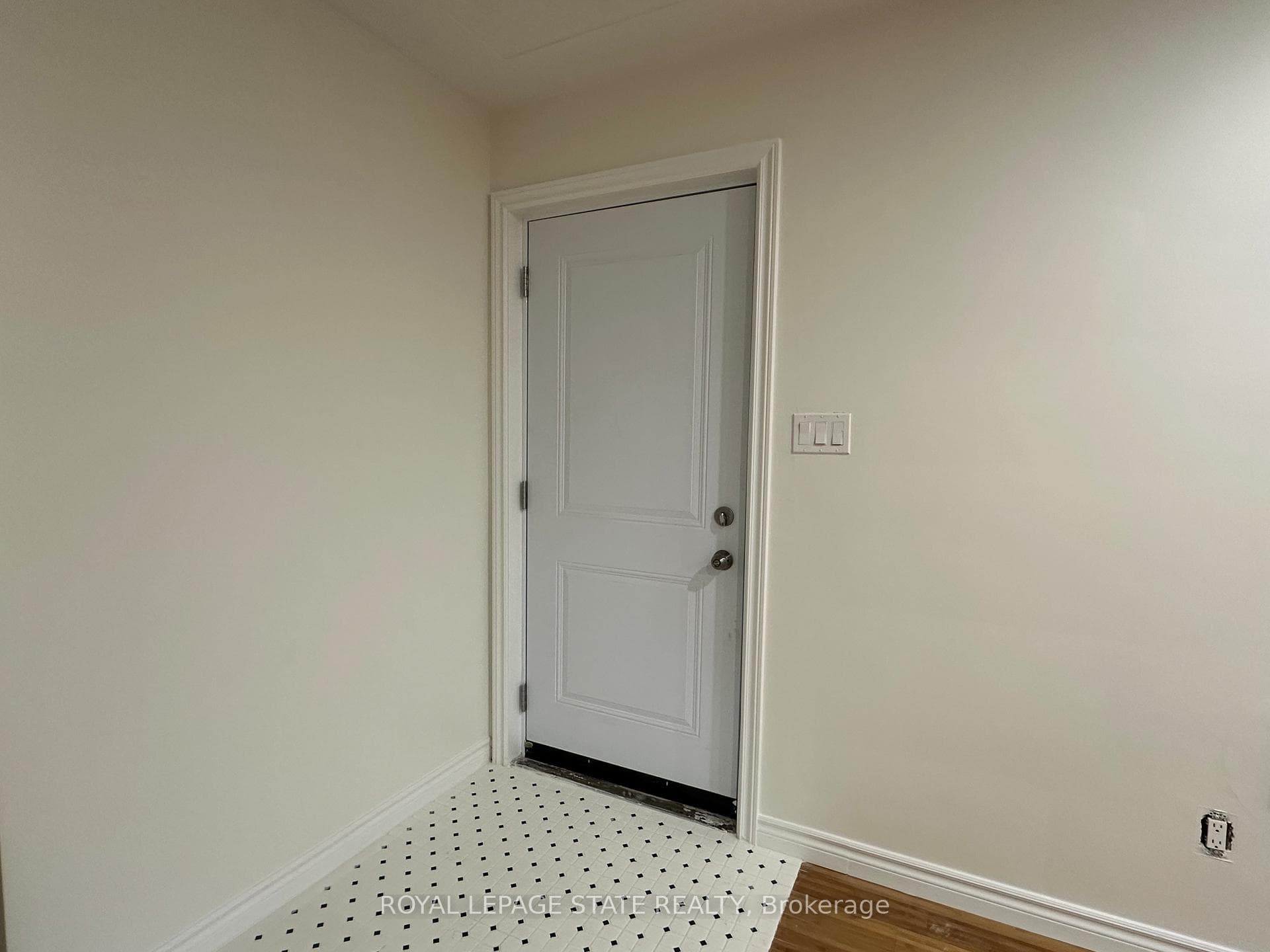 10 Glenellen Drive Unit Upper photo 8