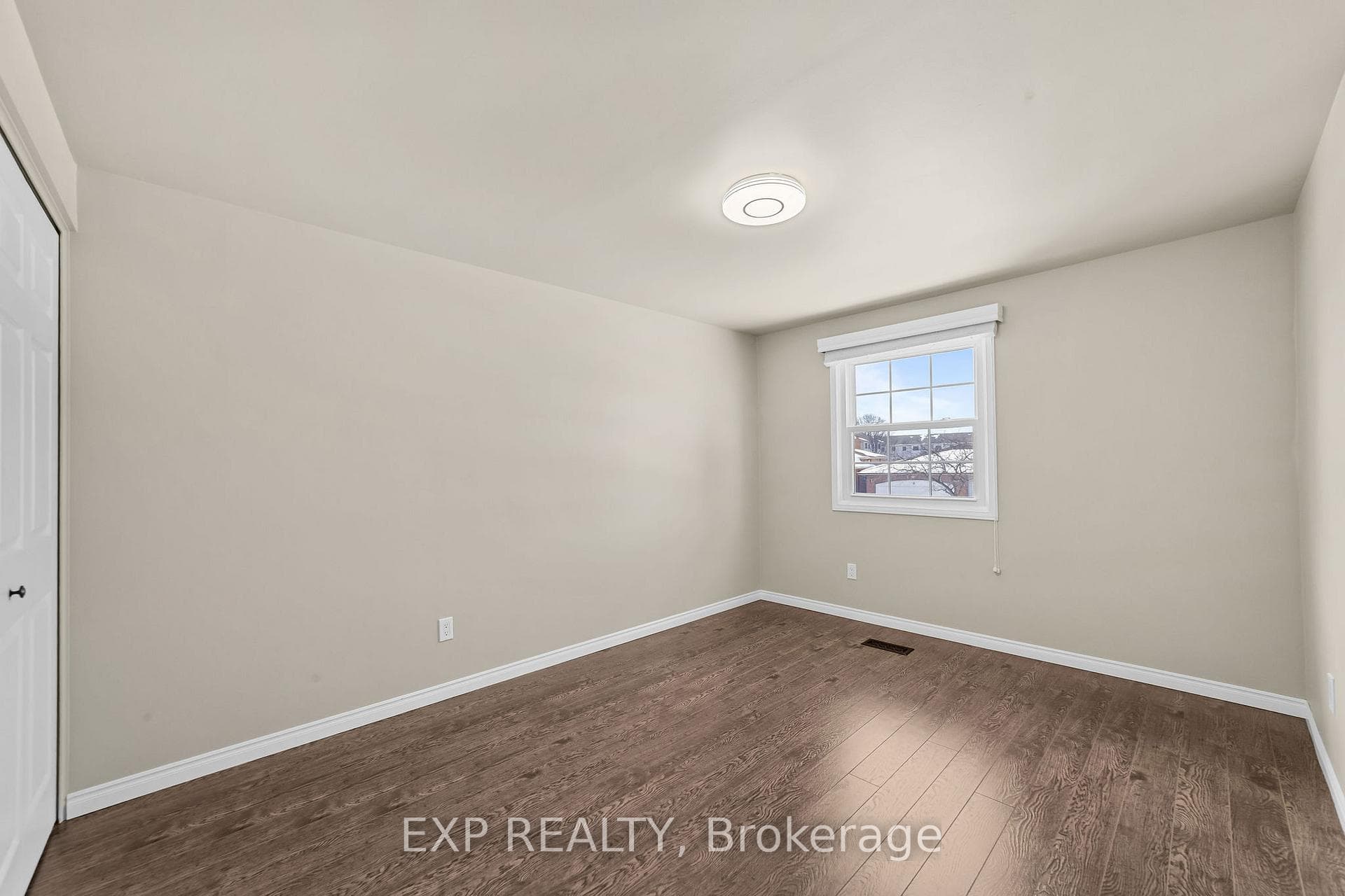 111 Roundhill Court photo 23