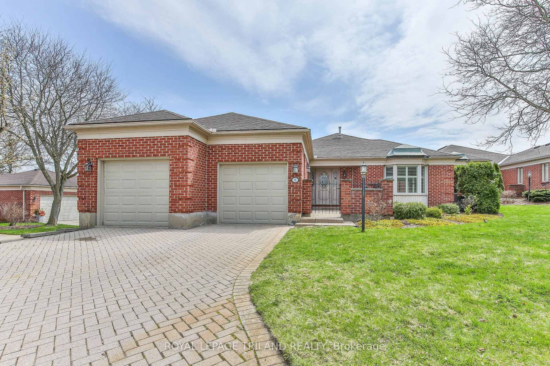 60 ROSECLIFFE Crescent Unit 8 photo 1