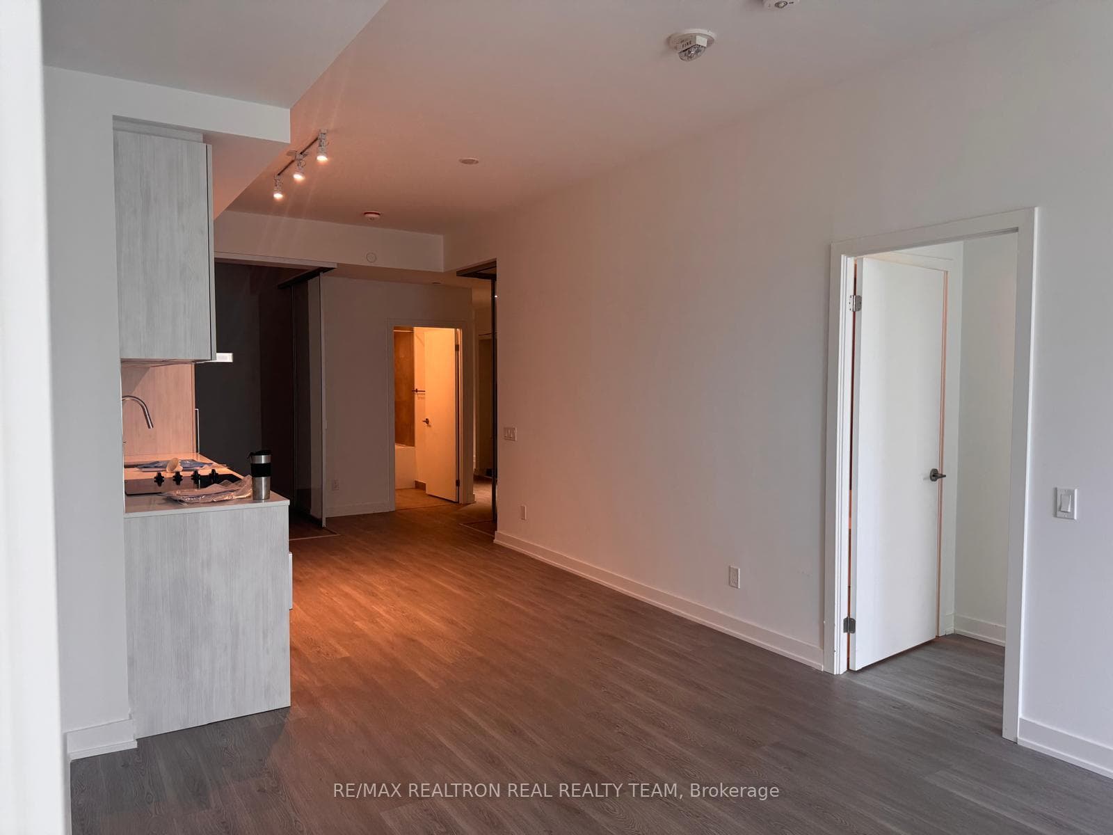 8 Wellesley Street Unit 607 photo 10
