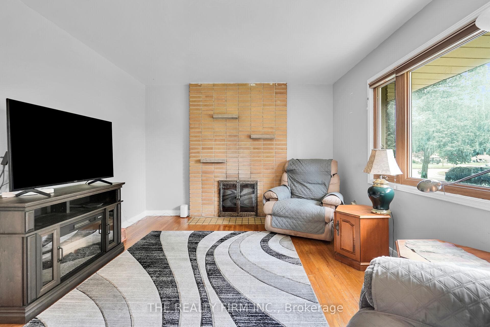 133 Goldwick Crescent photo 9