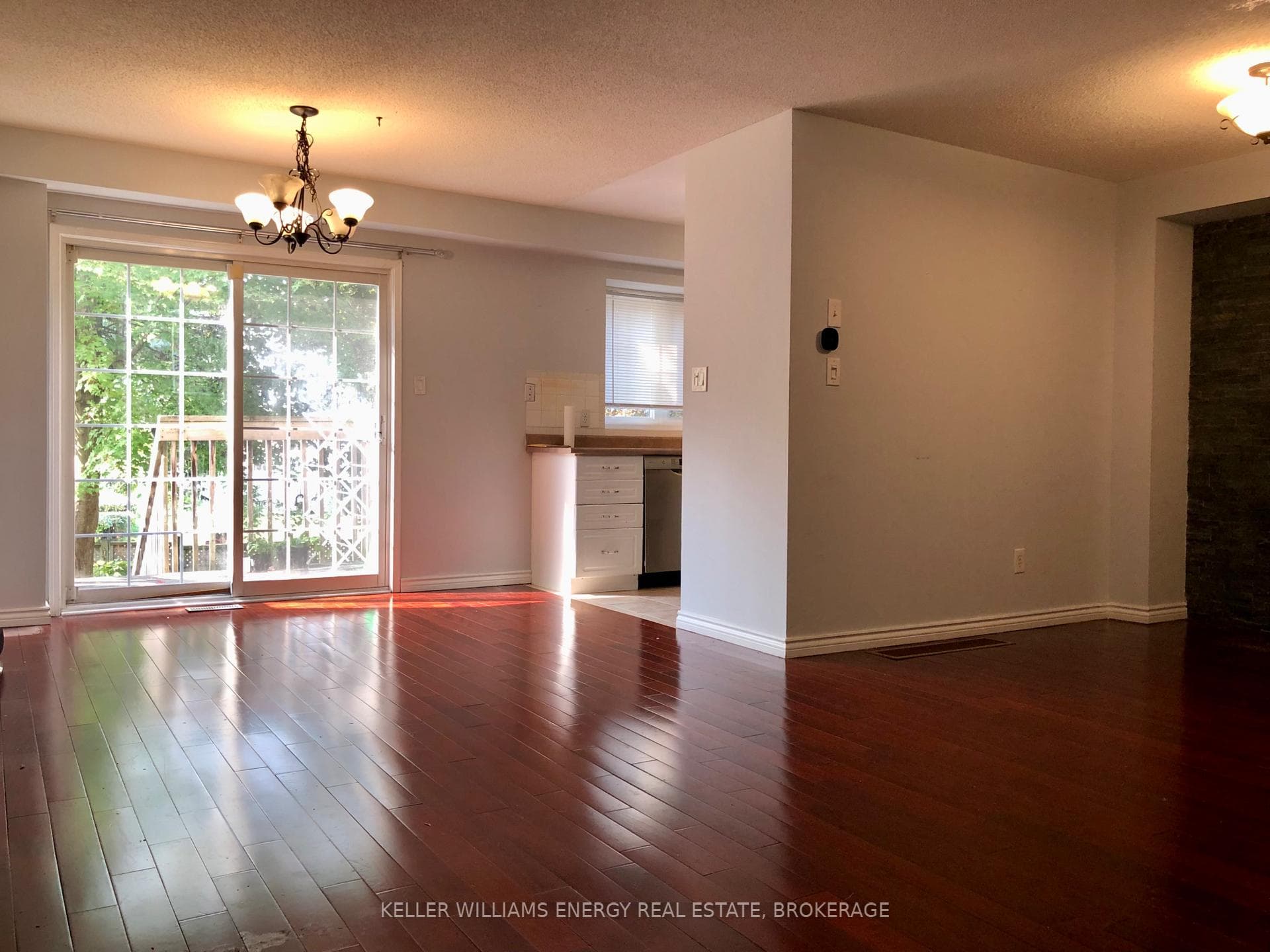 129 Stokely Crescent photo 13