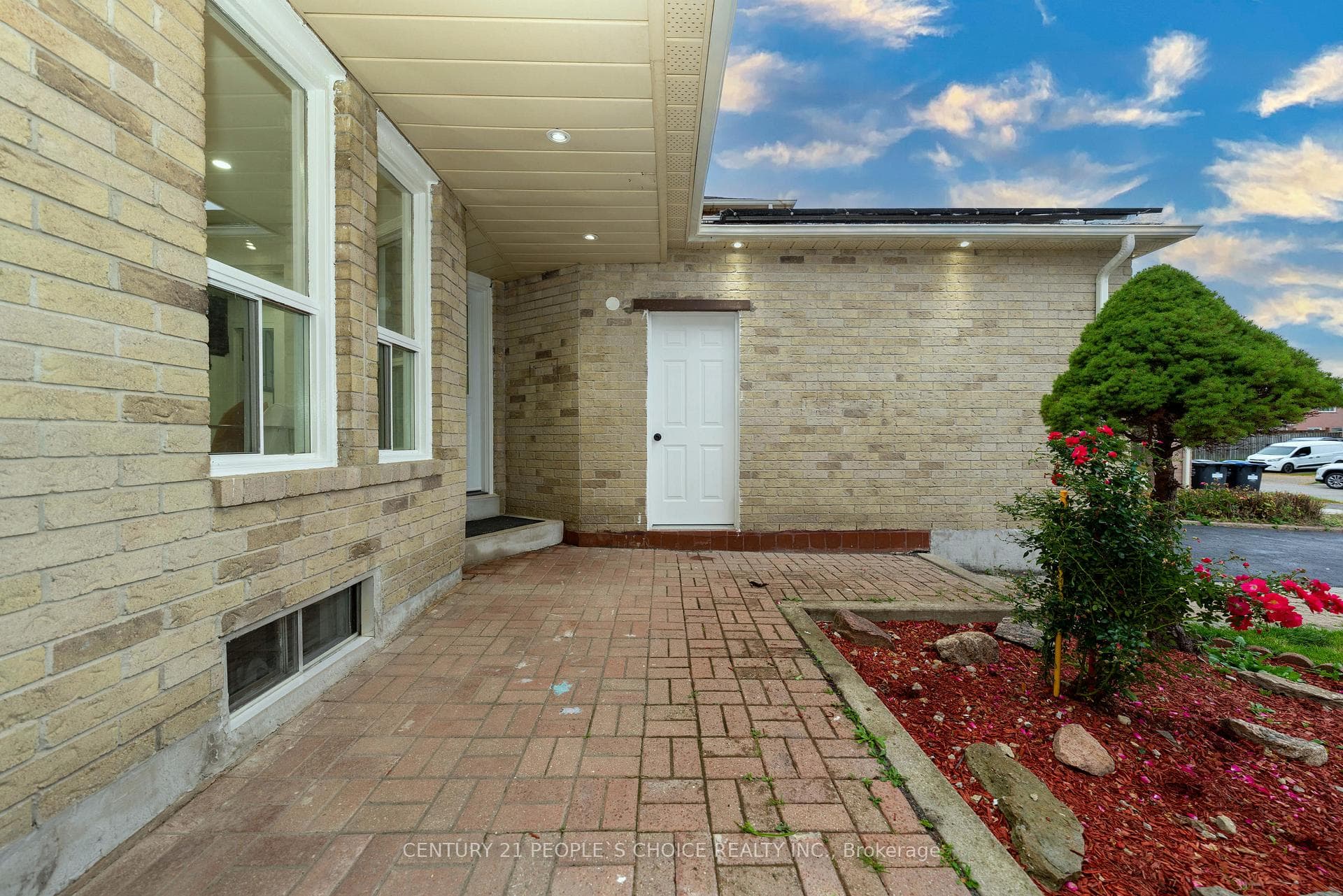 3242 Cambourne Crescent photo 4