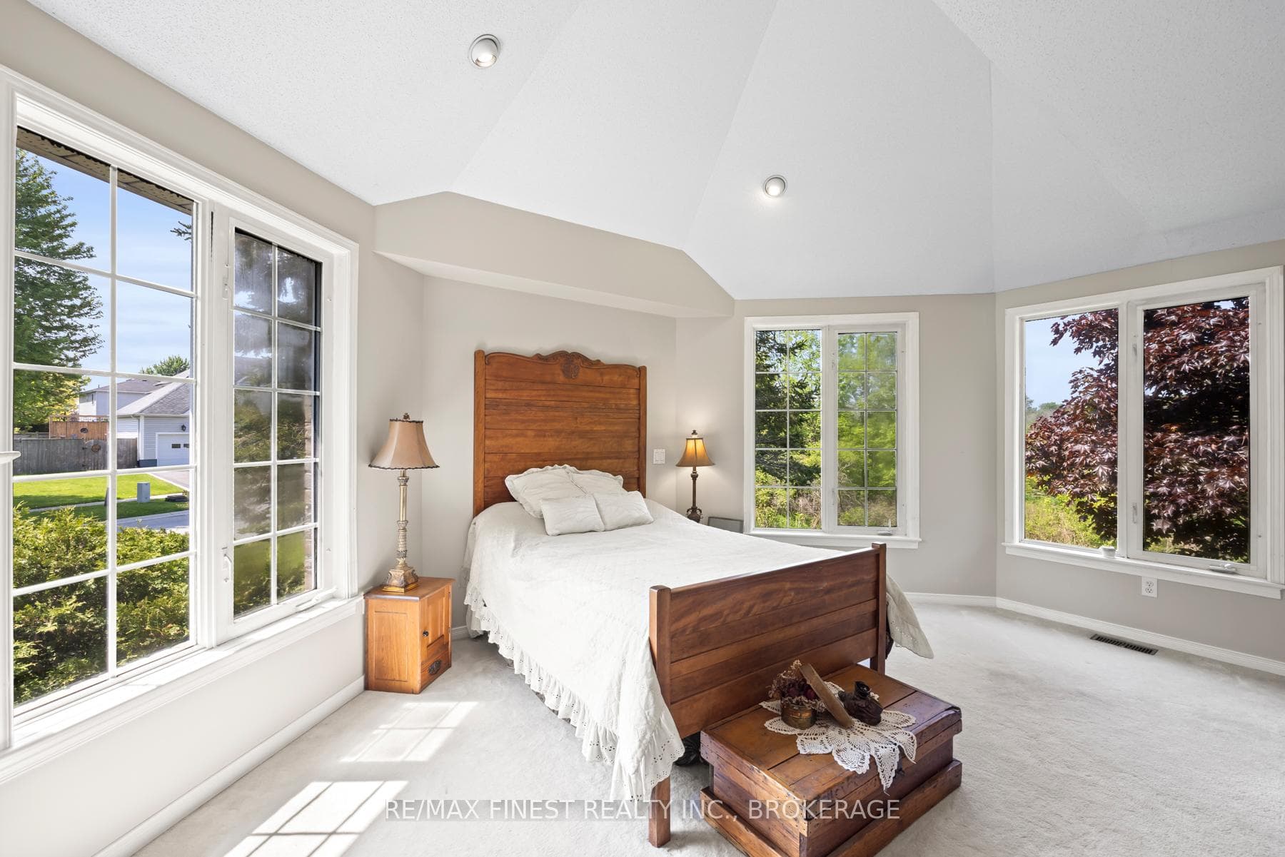 941 Malvern Terrace photo 19