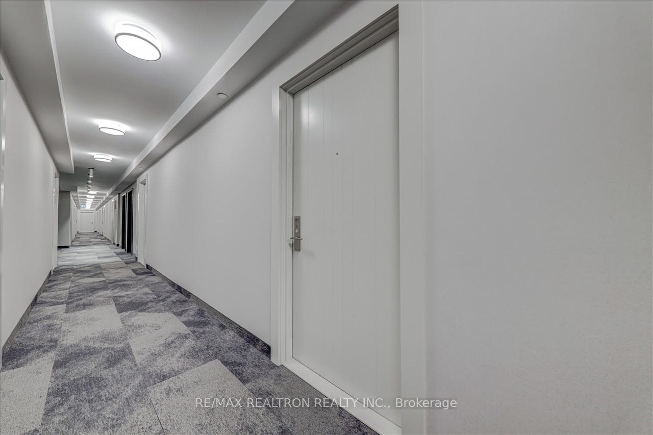 2550 Simcoe Street Unit 1813 photo 11