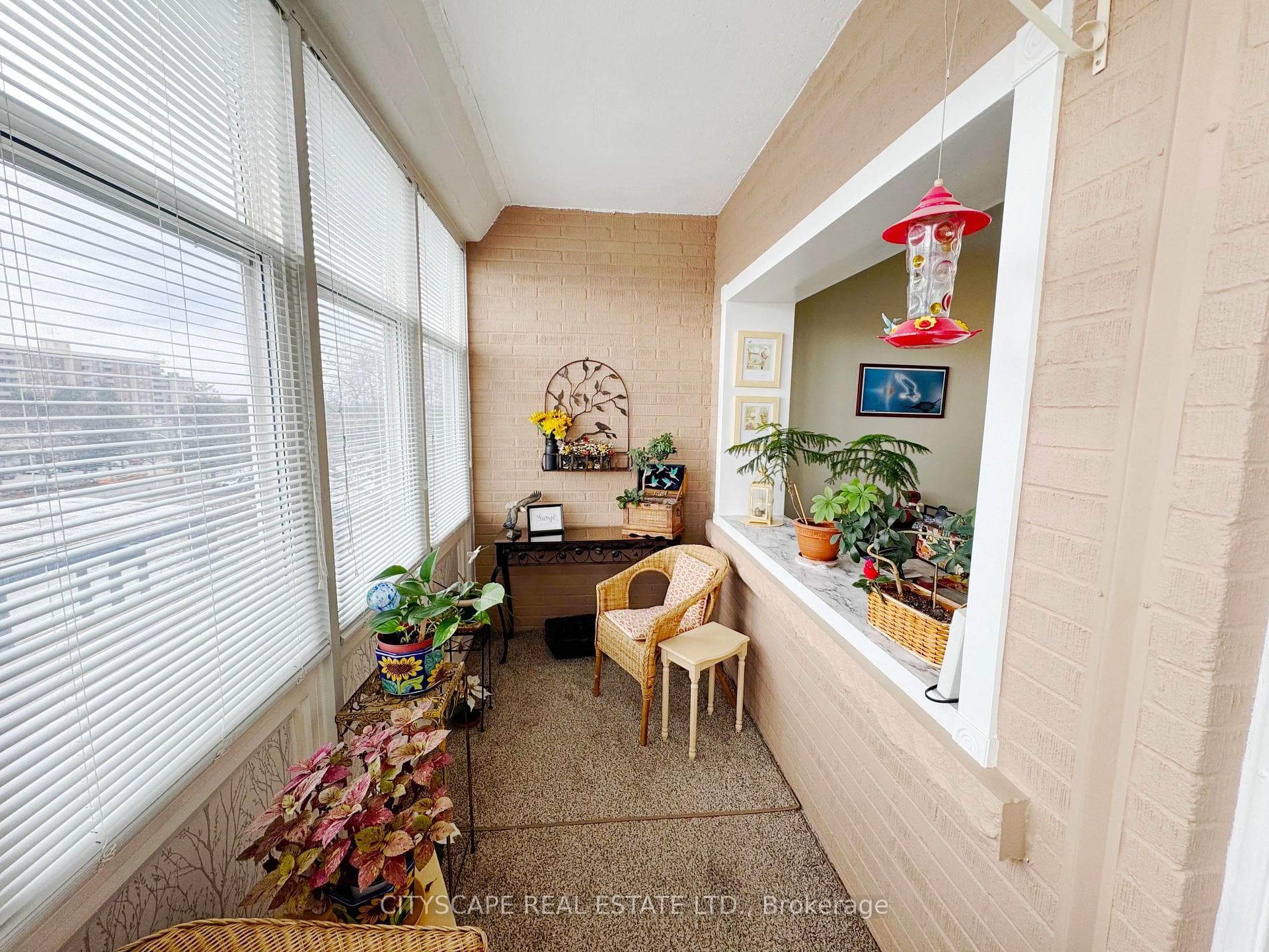 Enclosed Cozy Balcony/Den/Sun Room