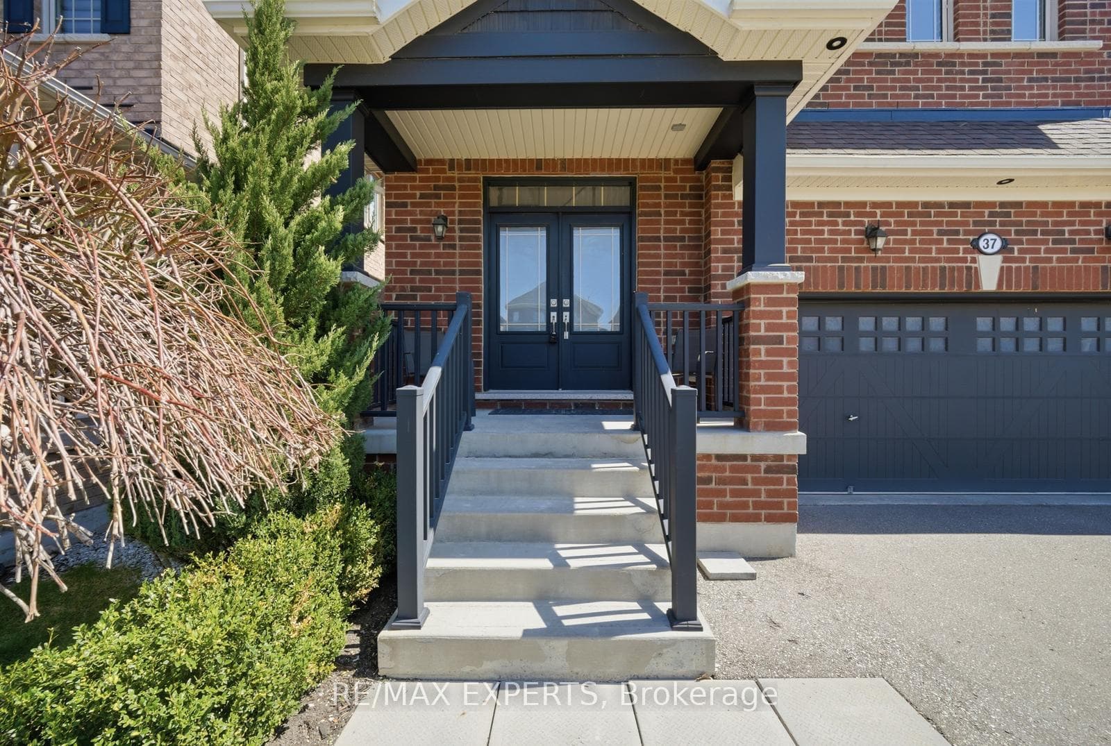 37 Schwalm Crescent photo 2