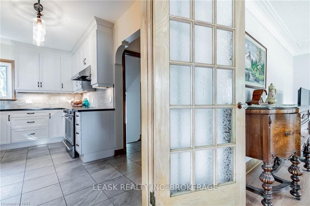 281 LAKE Street photo 6