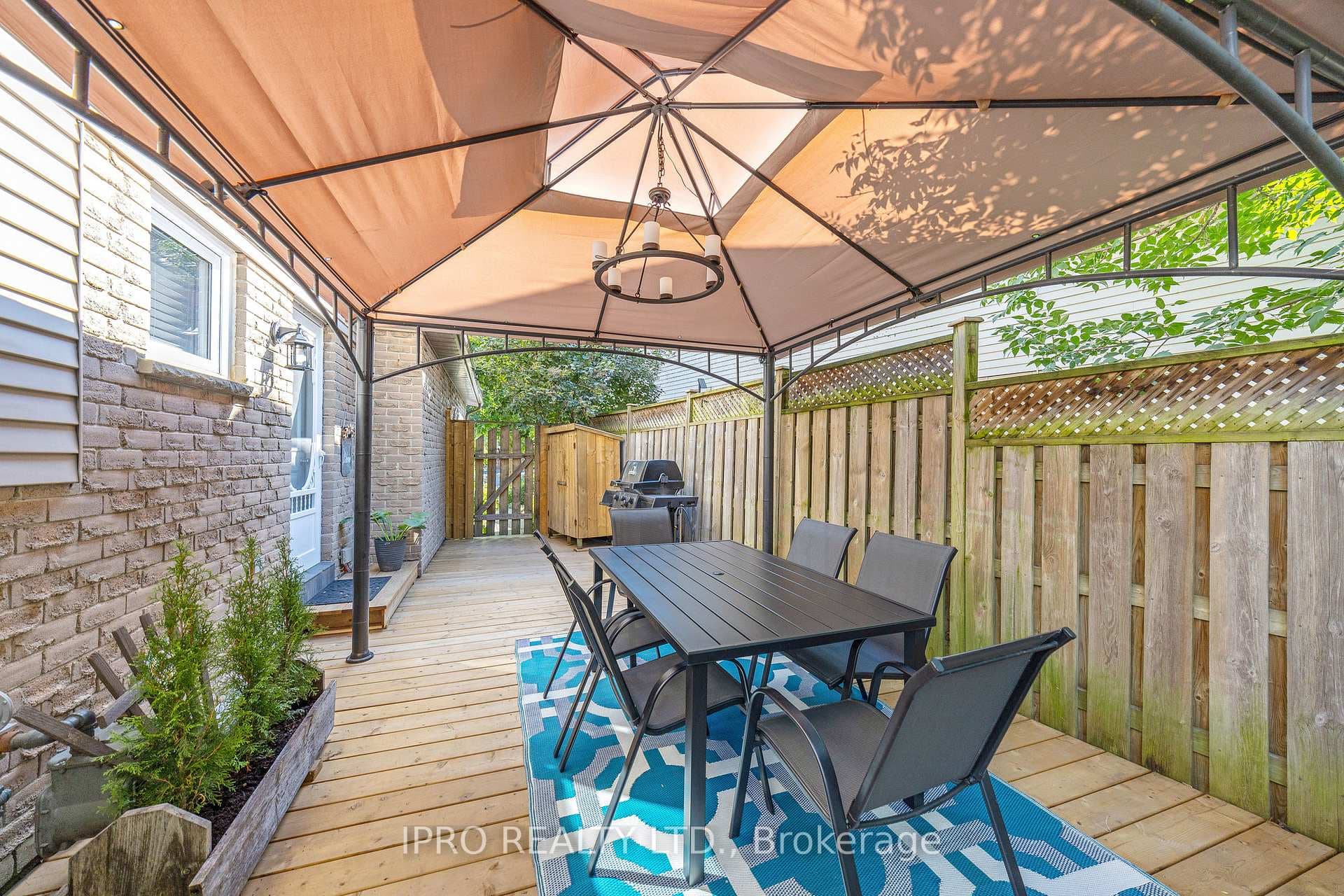 747 Roseheath Drive photo 33