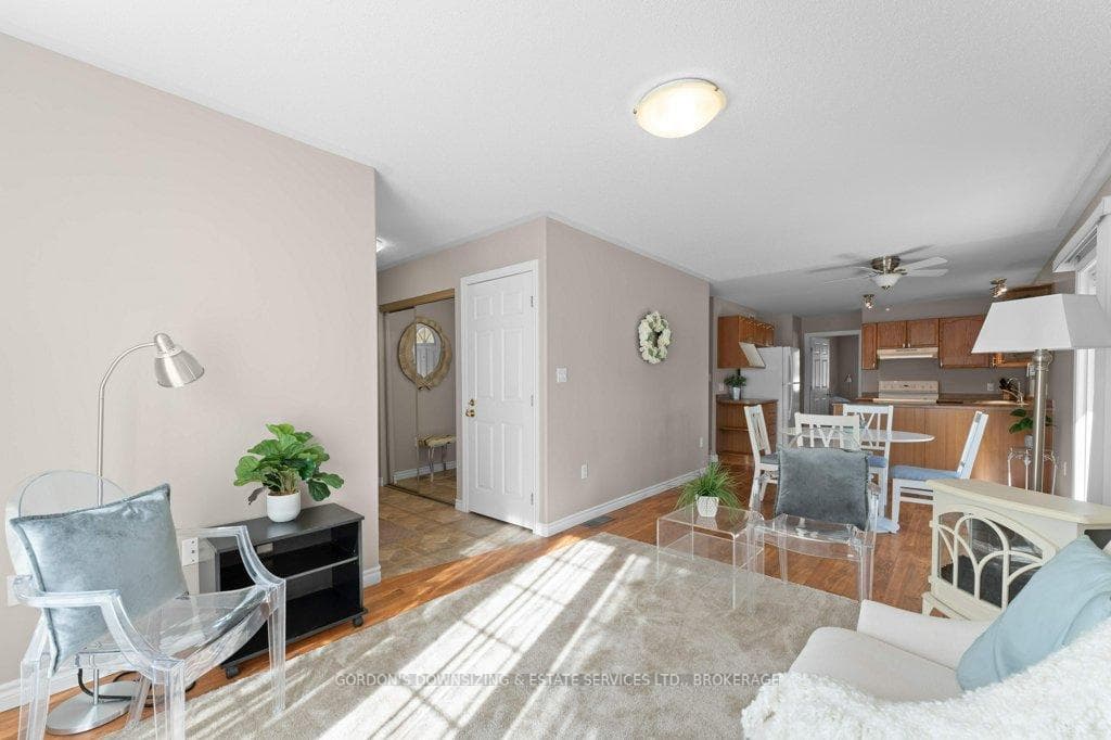687 Arbour Crescent photo 6