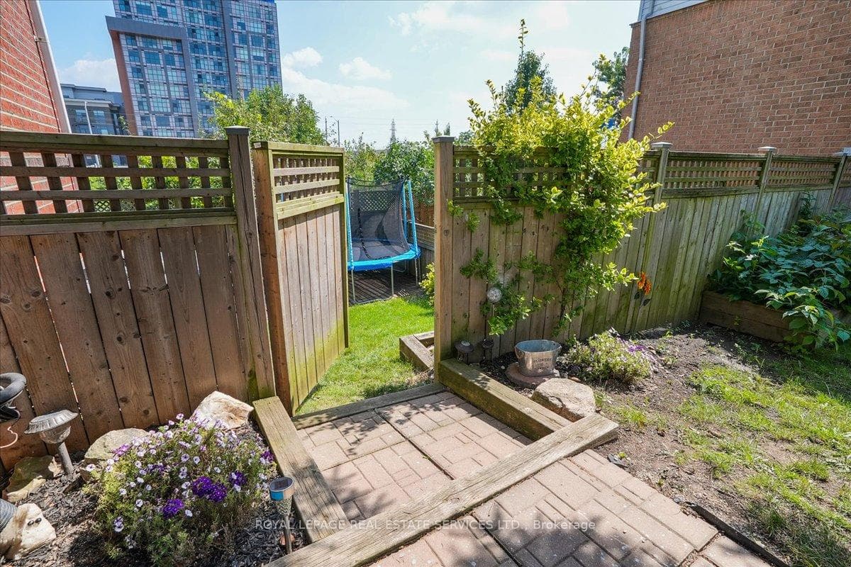 25 Thornlodge Drive photo 29