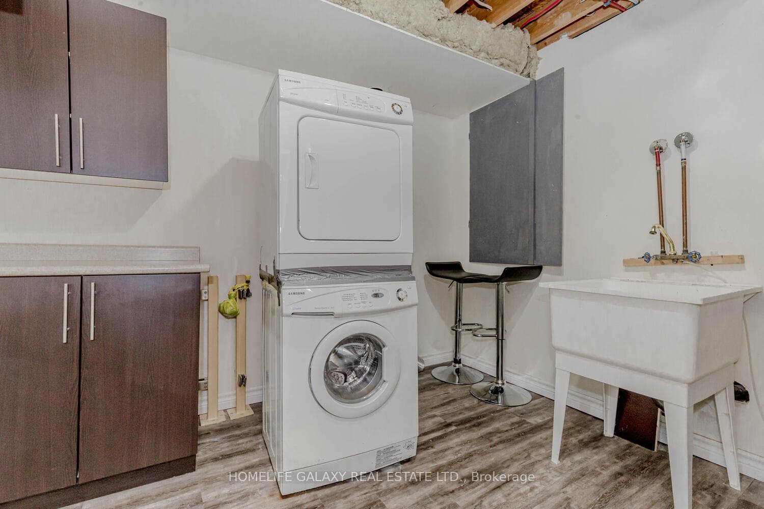 913 Minchin Way photo 37