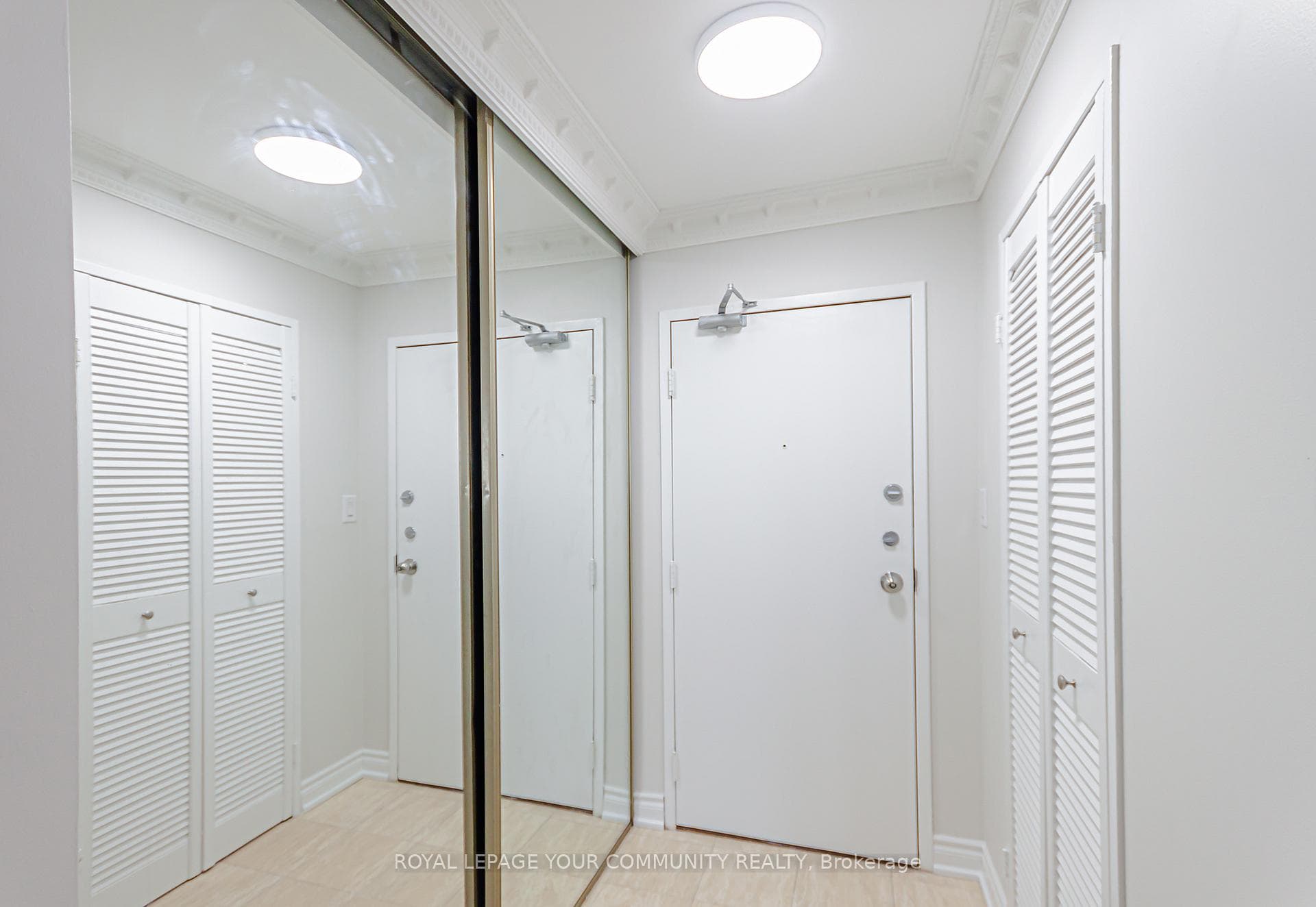 50 Quebec Avenue Unit 2205 photo 3