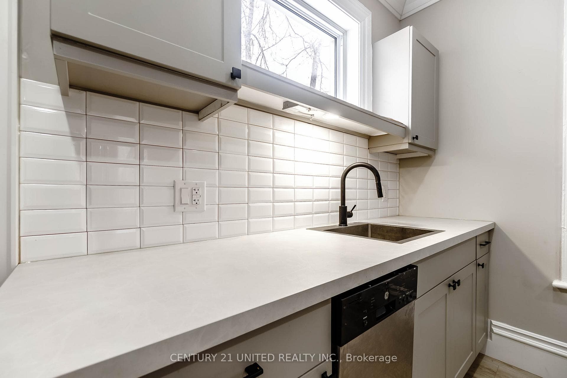 218 Park Street photo 14