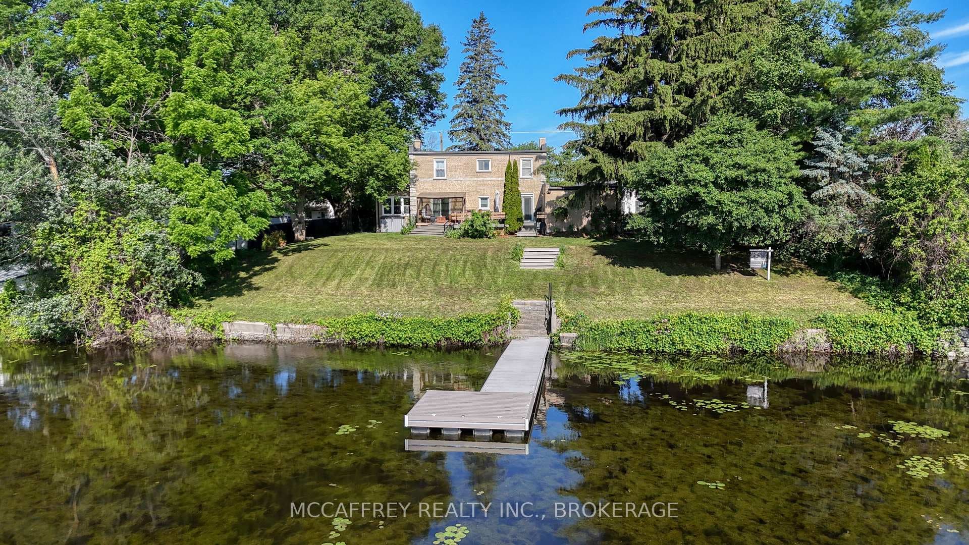 442 DUNDAS Street photo 39