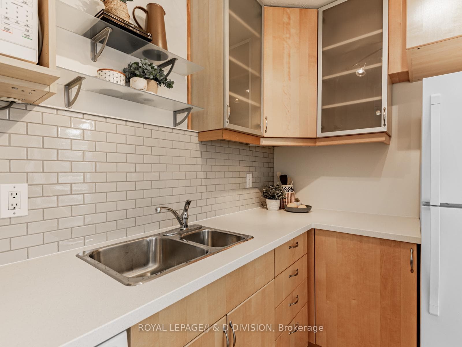 1901 Bayview Avenue Unit 301 photo 10