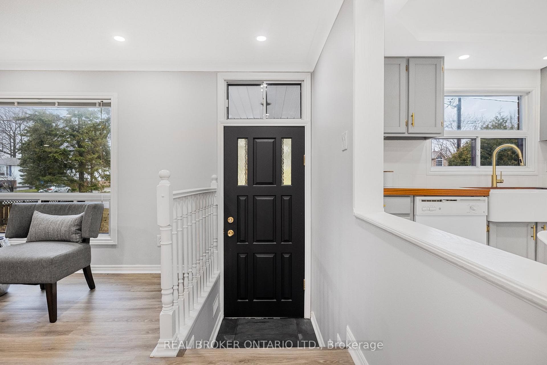 709 Trinity Street photo 4