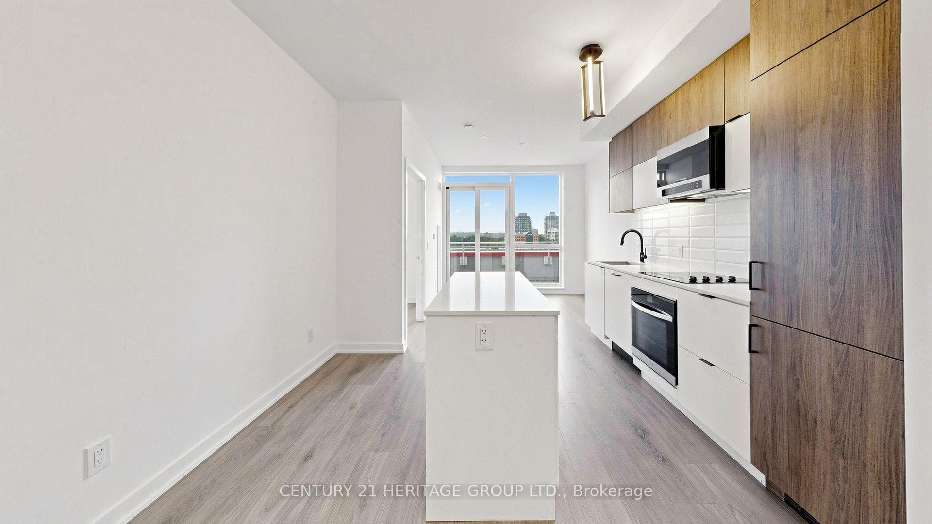 8888 Yonge Street Unit 718 photo 1