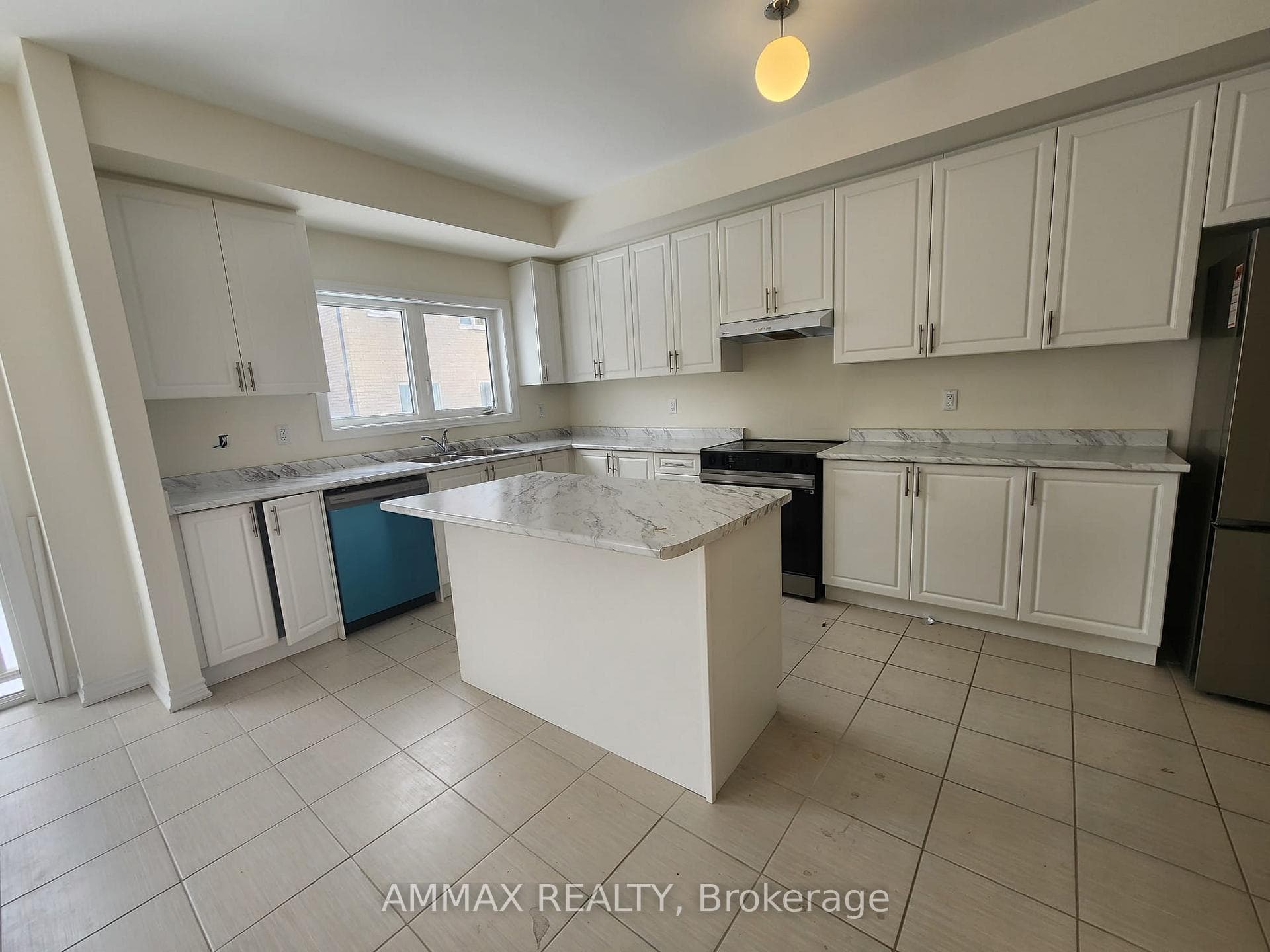 2542 HIBISCUS Drive photo 8