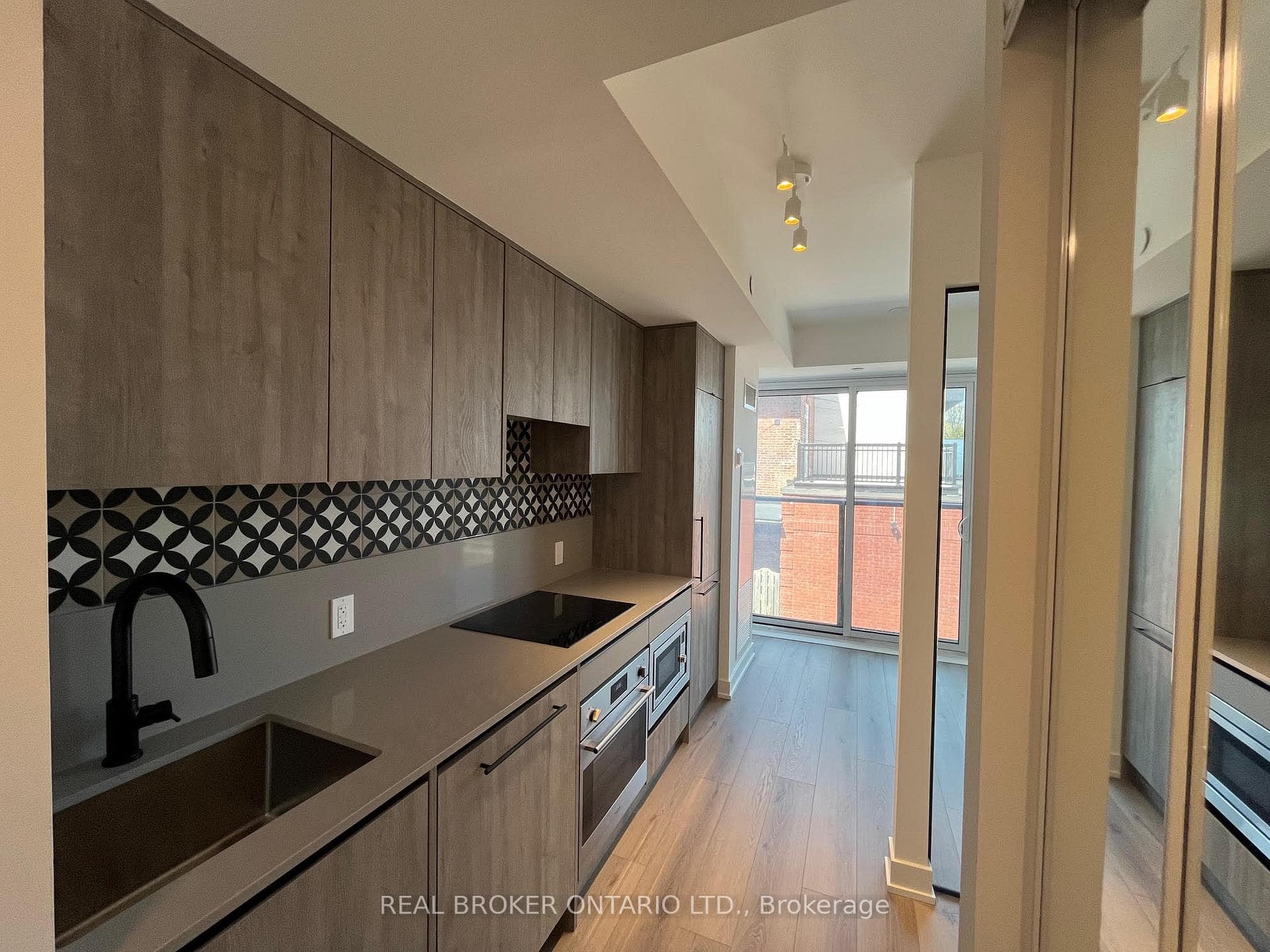 5 Lakeview Avenue Unit 218 photo 3